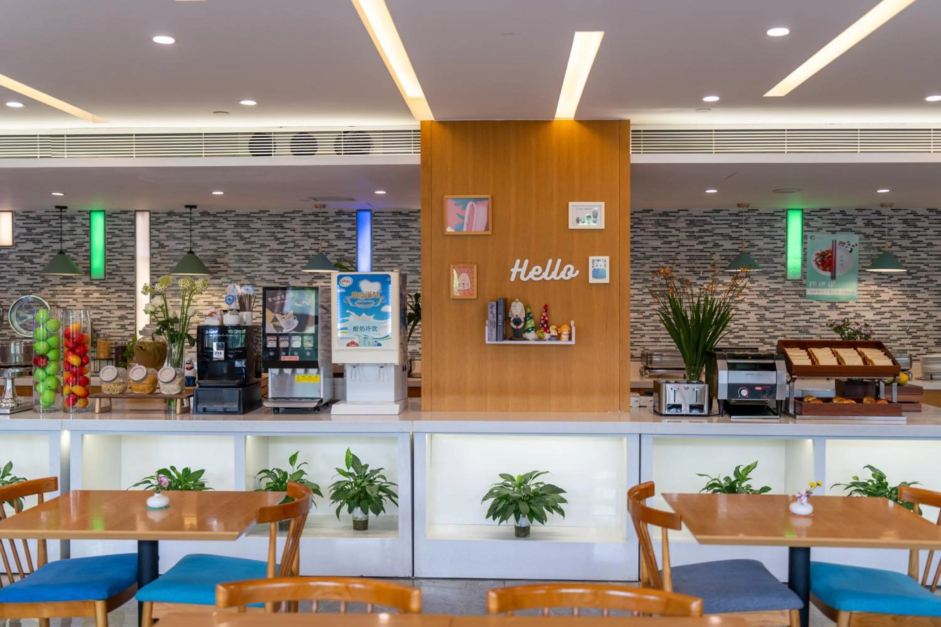Restaurant/places to eat in Holiday Inn Express Chengdu Airport Zone Shuangliu International Airport