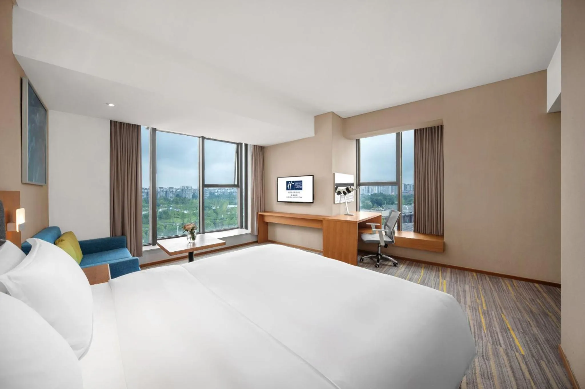 Photo of the whole room, Bed in Holiday Inn Express Chengdu Airport Zone Shuangliu International Airport