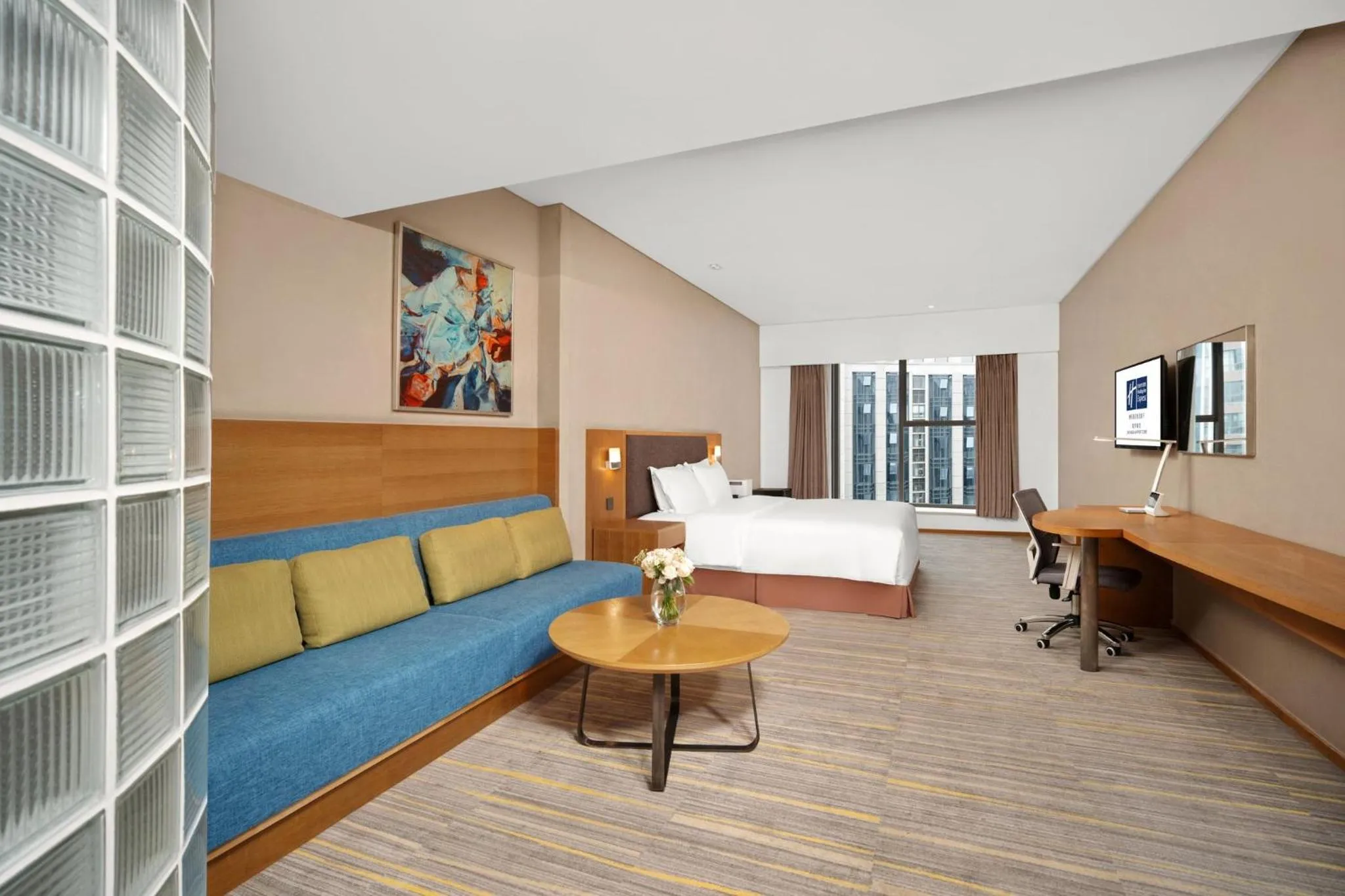 Photo of the whole room, Bed in Holiday Inn Express Chengdu Airport Zone Shuangliu International Airport