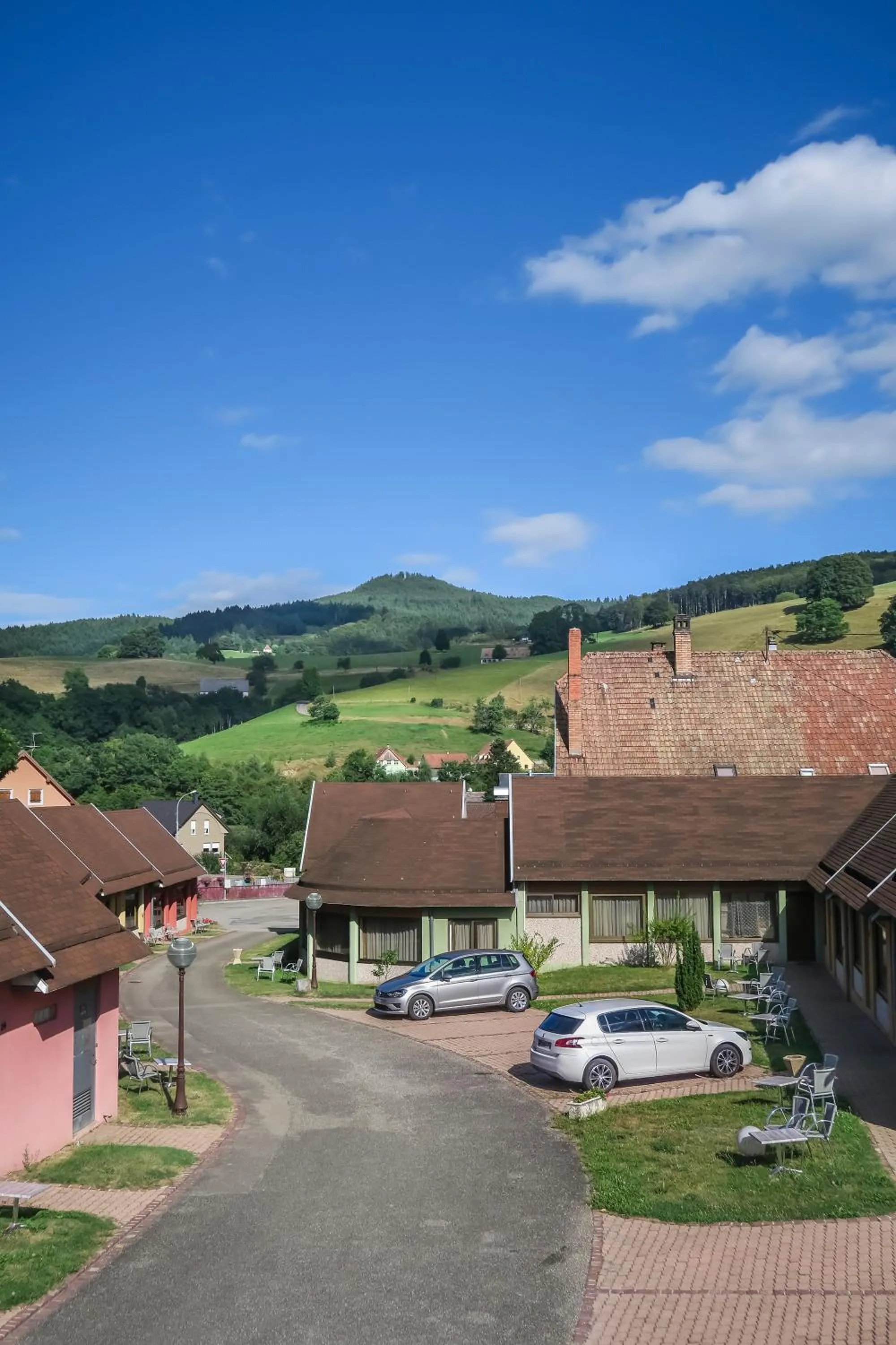 Natural landscape in Logis Hostellerie Motel Au Bois Le Sire