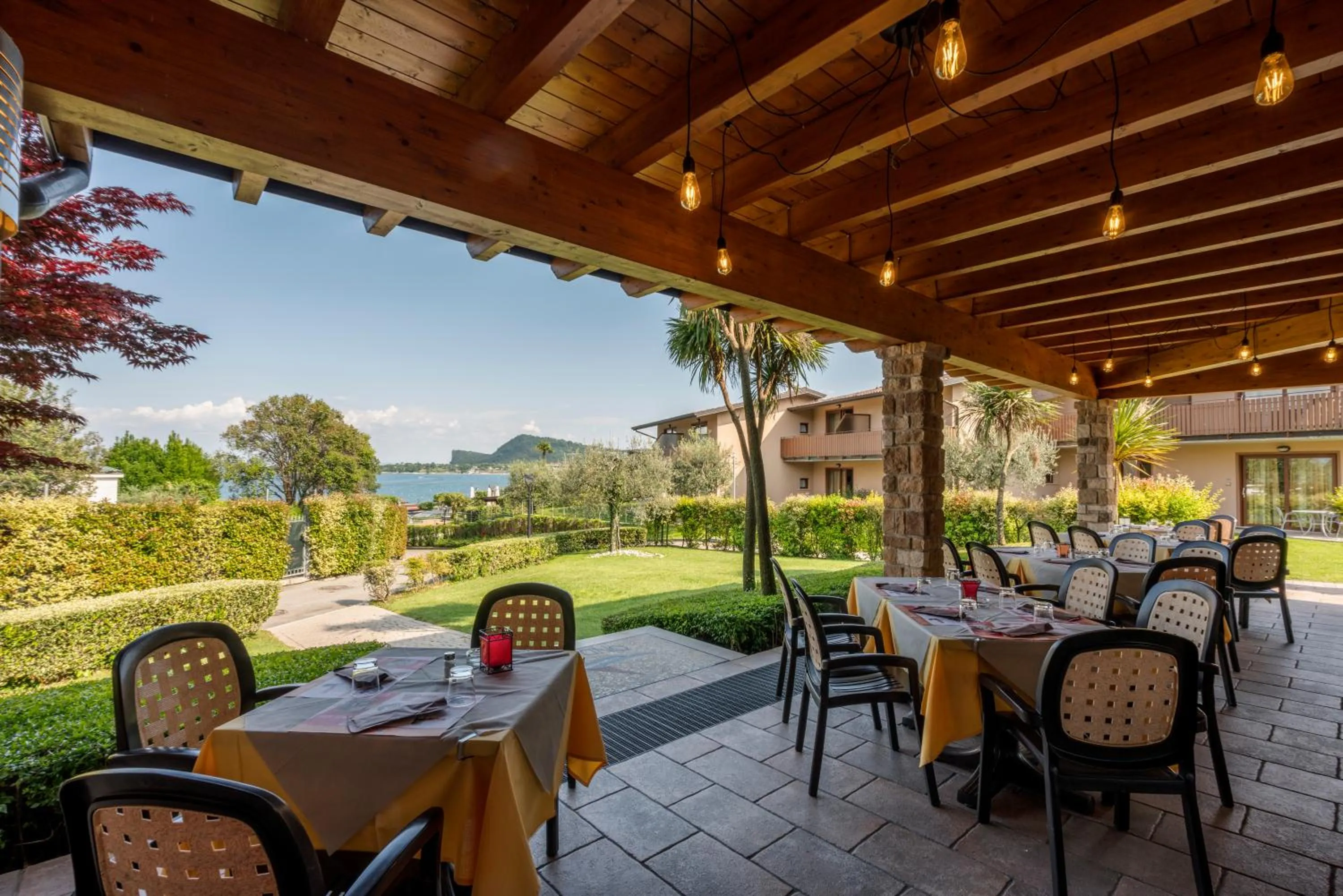 Restaurant/places to eat in Onda Blu Resort