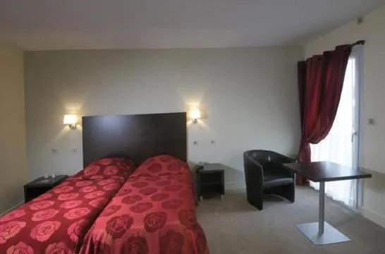 Bedroom, Bed in Logis Hôtel de la Tour