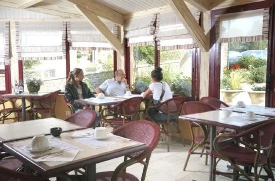 Restaurant/places to eat in Logis Hôtel de la Tour