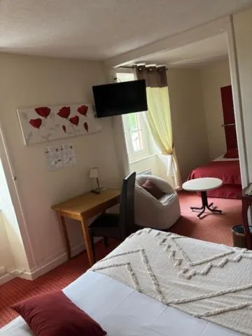 Bed in Logis Hôtel de la Tour