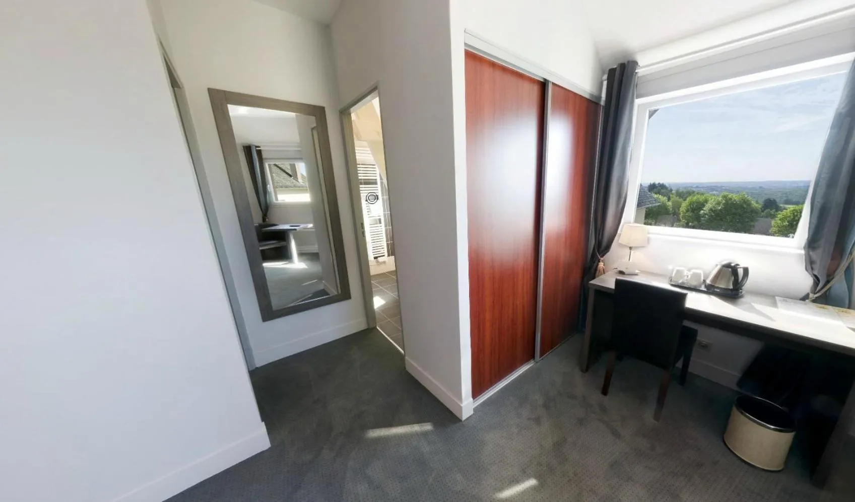 Coffee/tea facilities in Logis Hôtel de la Tour