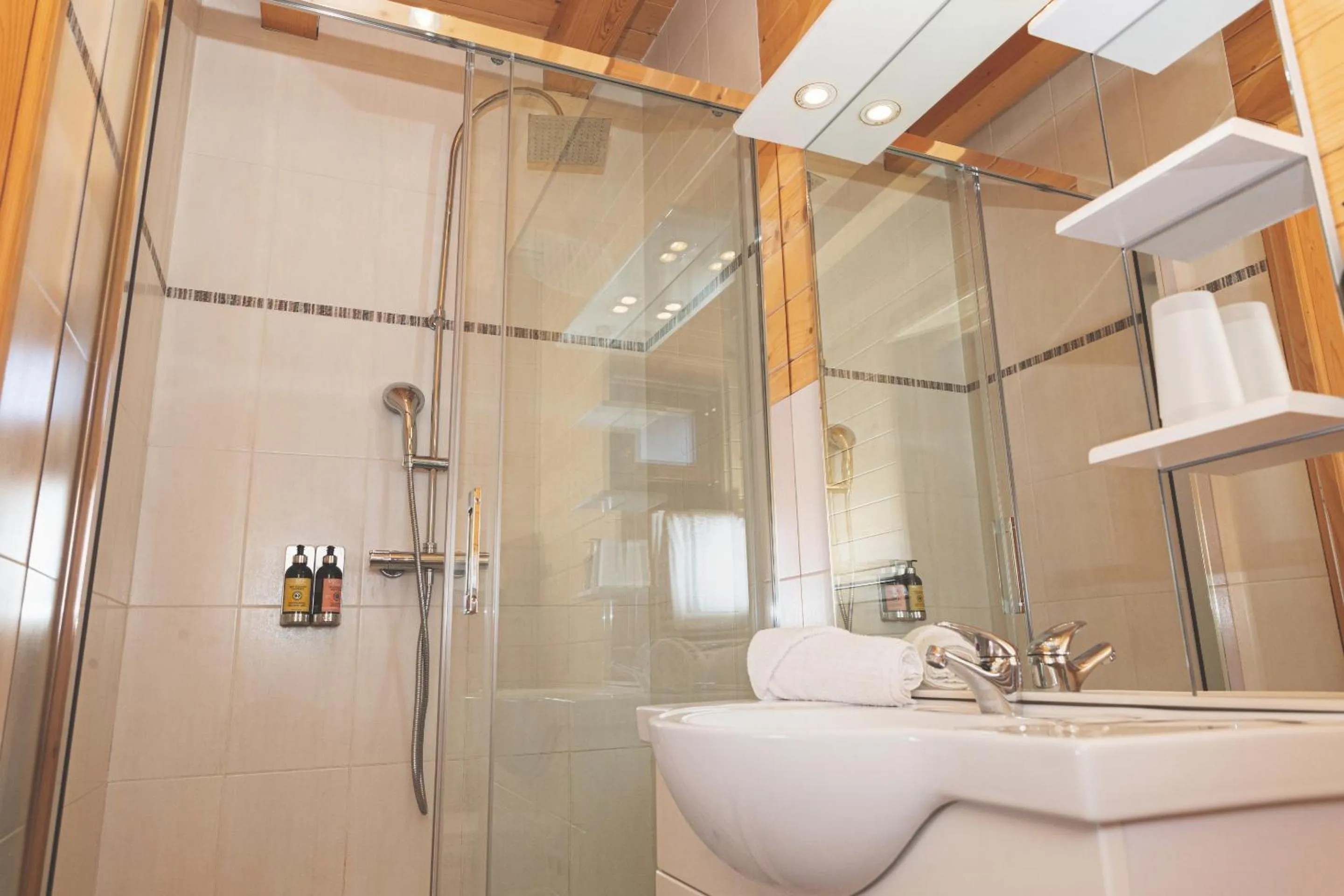 Bathroom in Le Loup Blanc