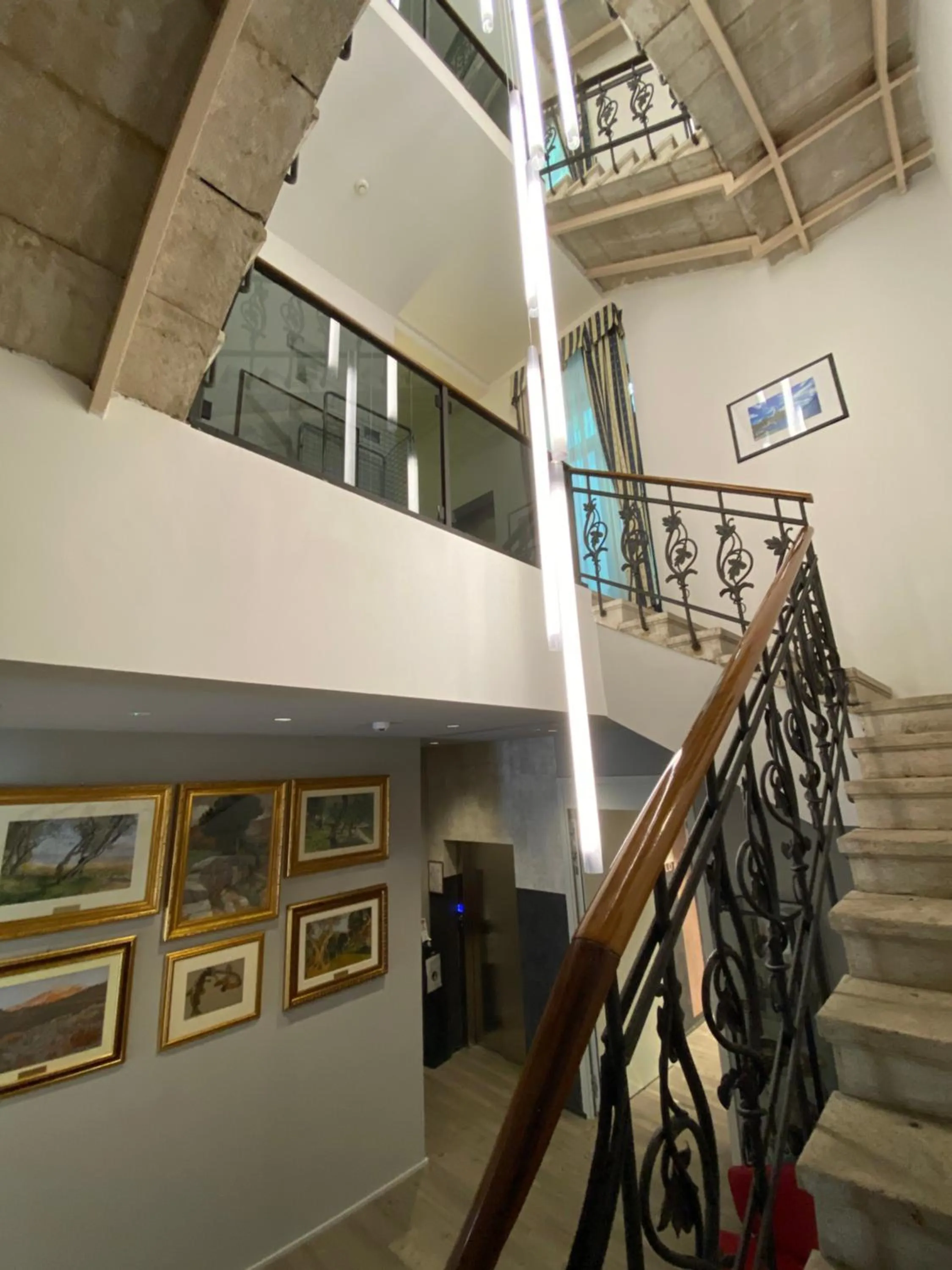 Communal lounge/ TV room in Lake Hotel Benaco