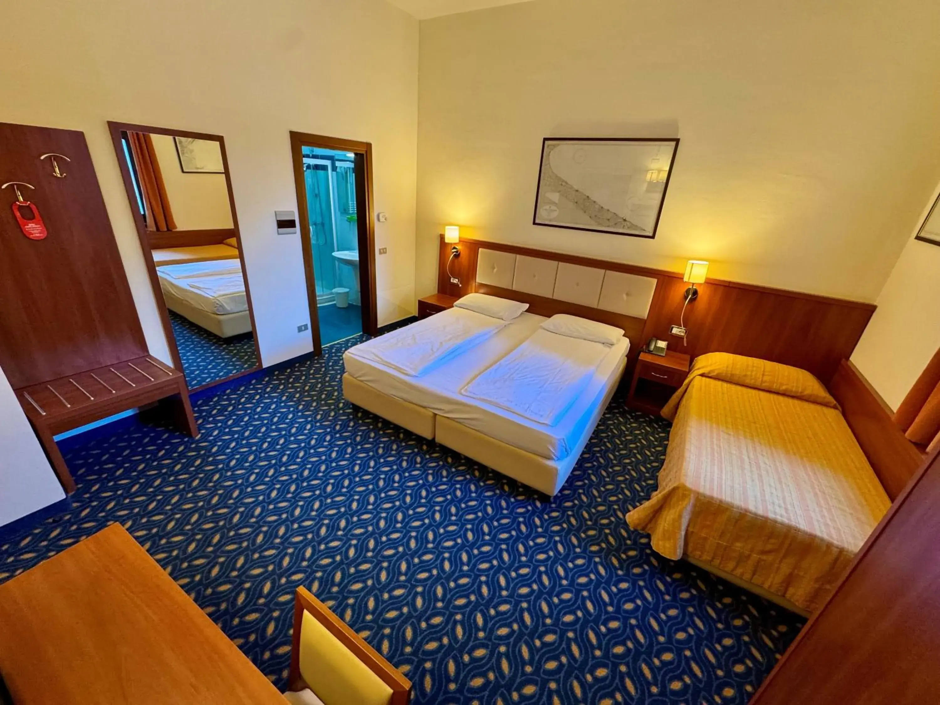 Triple Room in Lake Hotel Benaco Triple Room in Lake Hotel Benaco