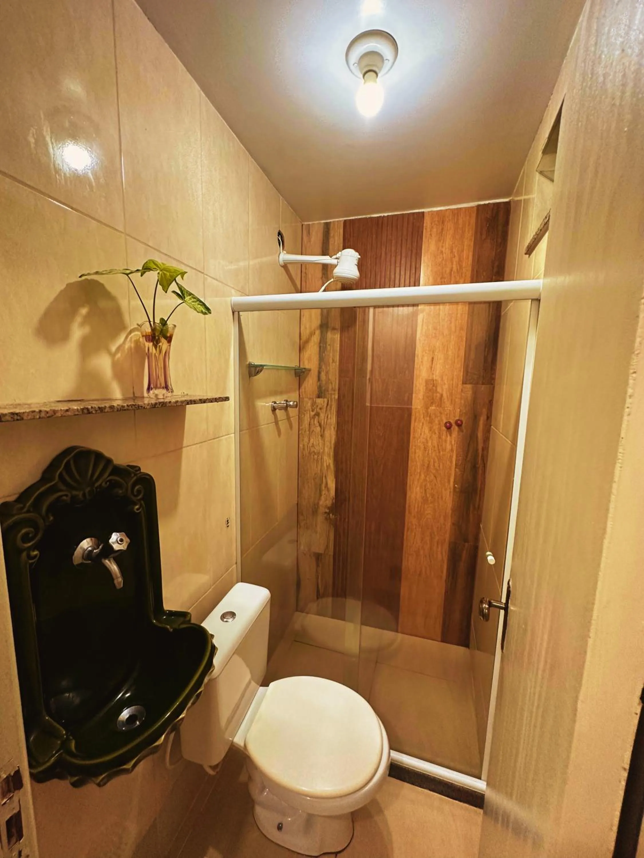 Toilet in Mata Virgem Hostel e Pousada