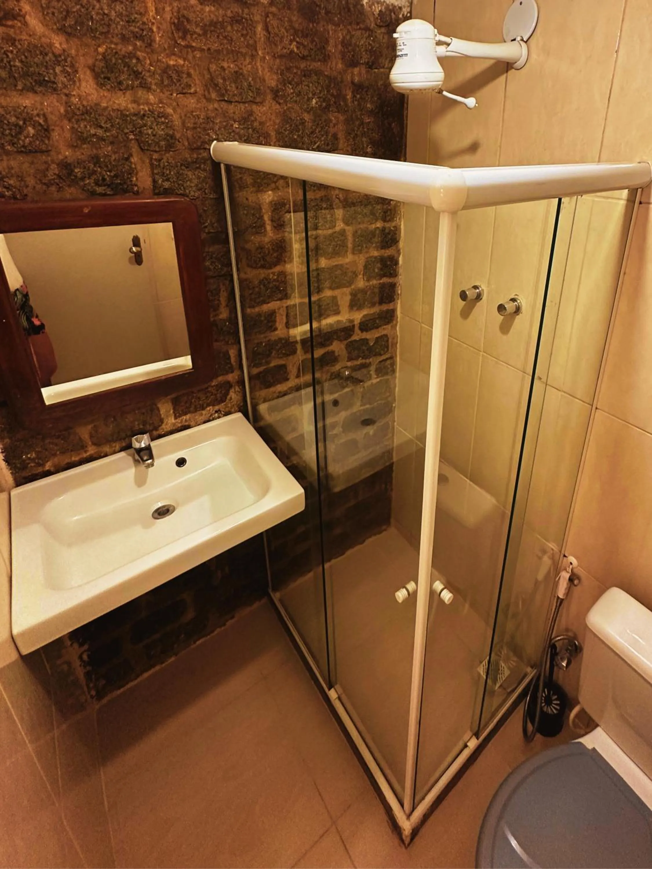 Shower in Mata Virgem Hostel e Pousada