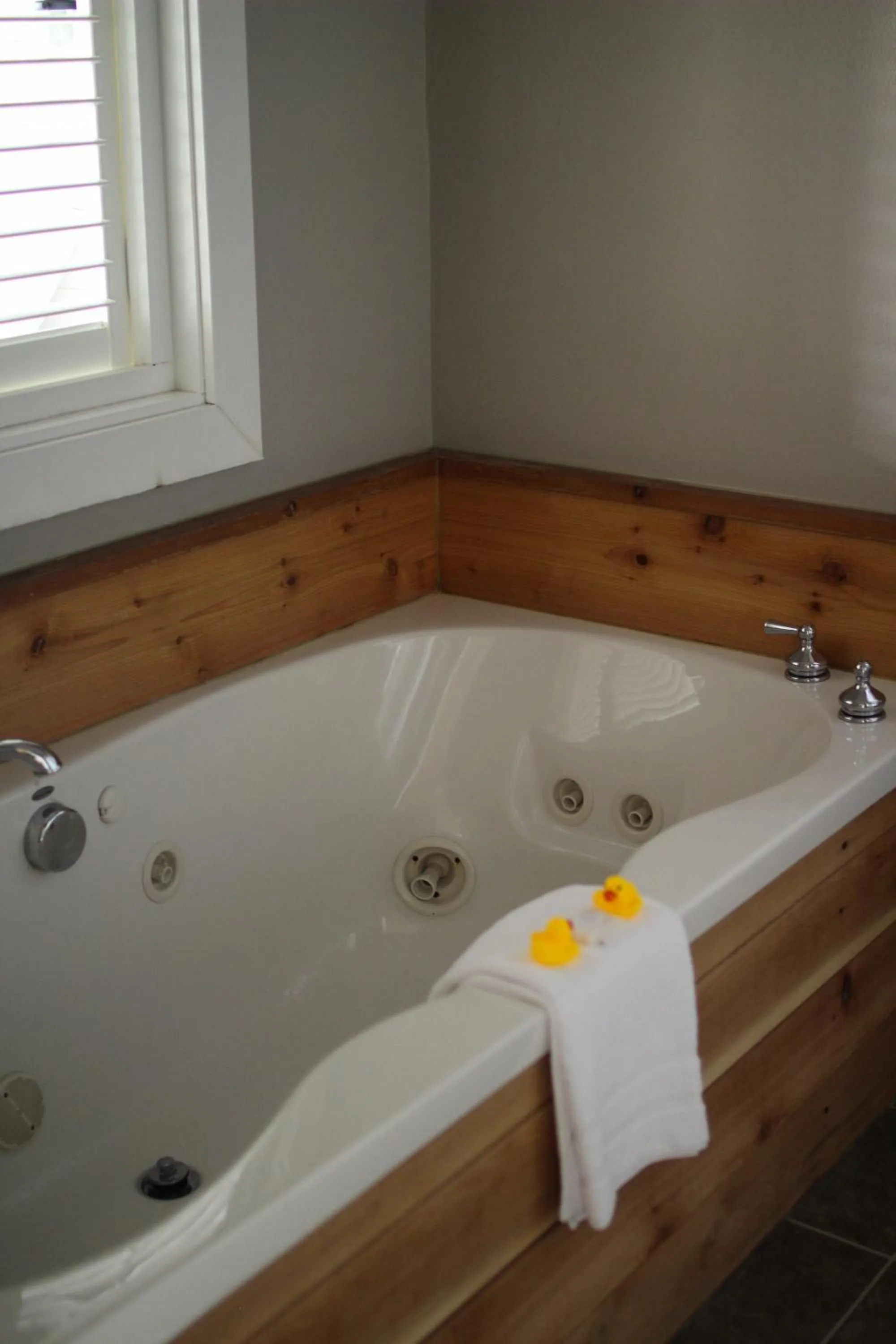 Bath in Boardwalk Cottages