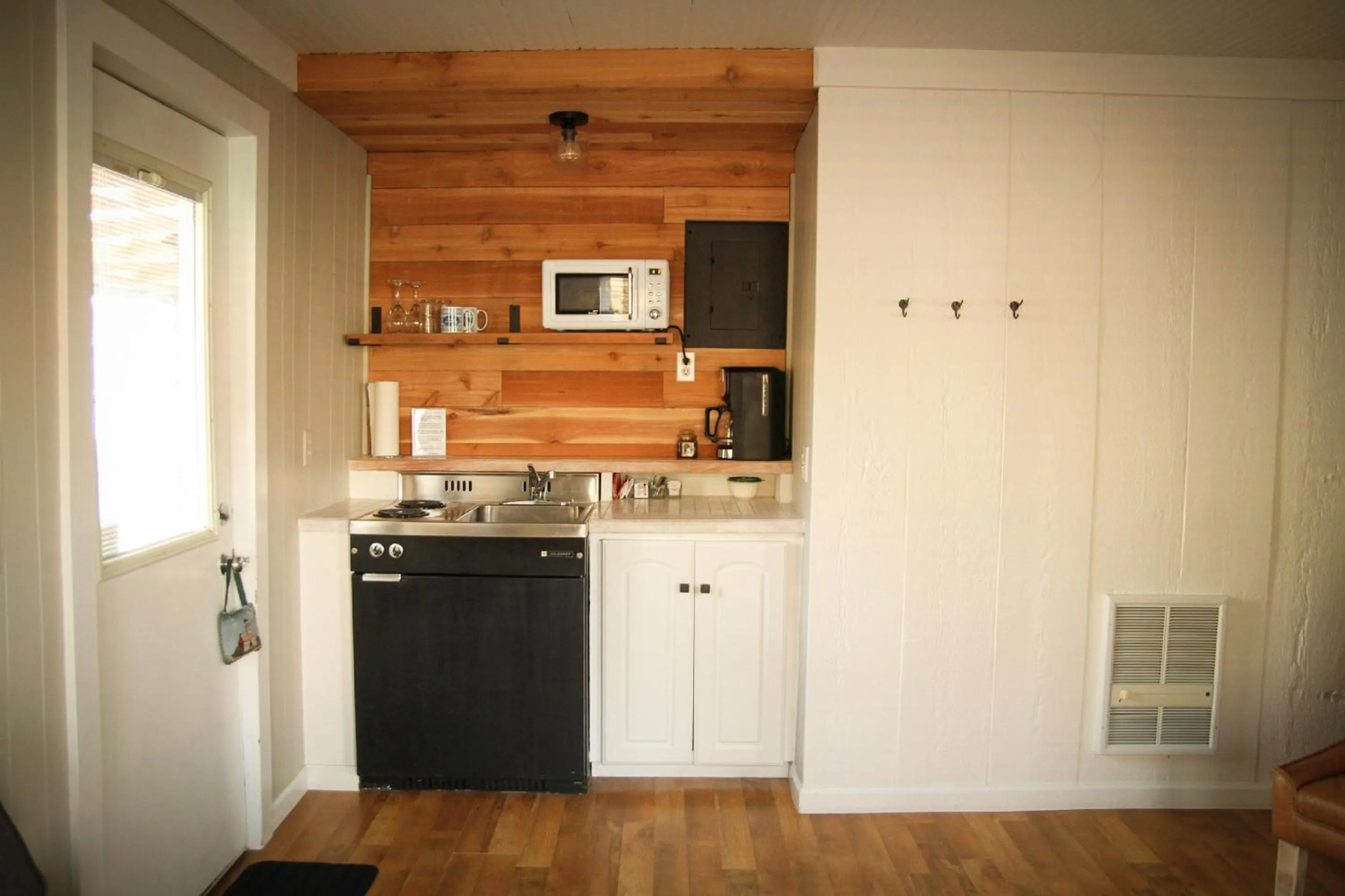 Kitchen or kitchenette in Boardwalk Cottages