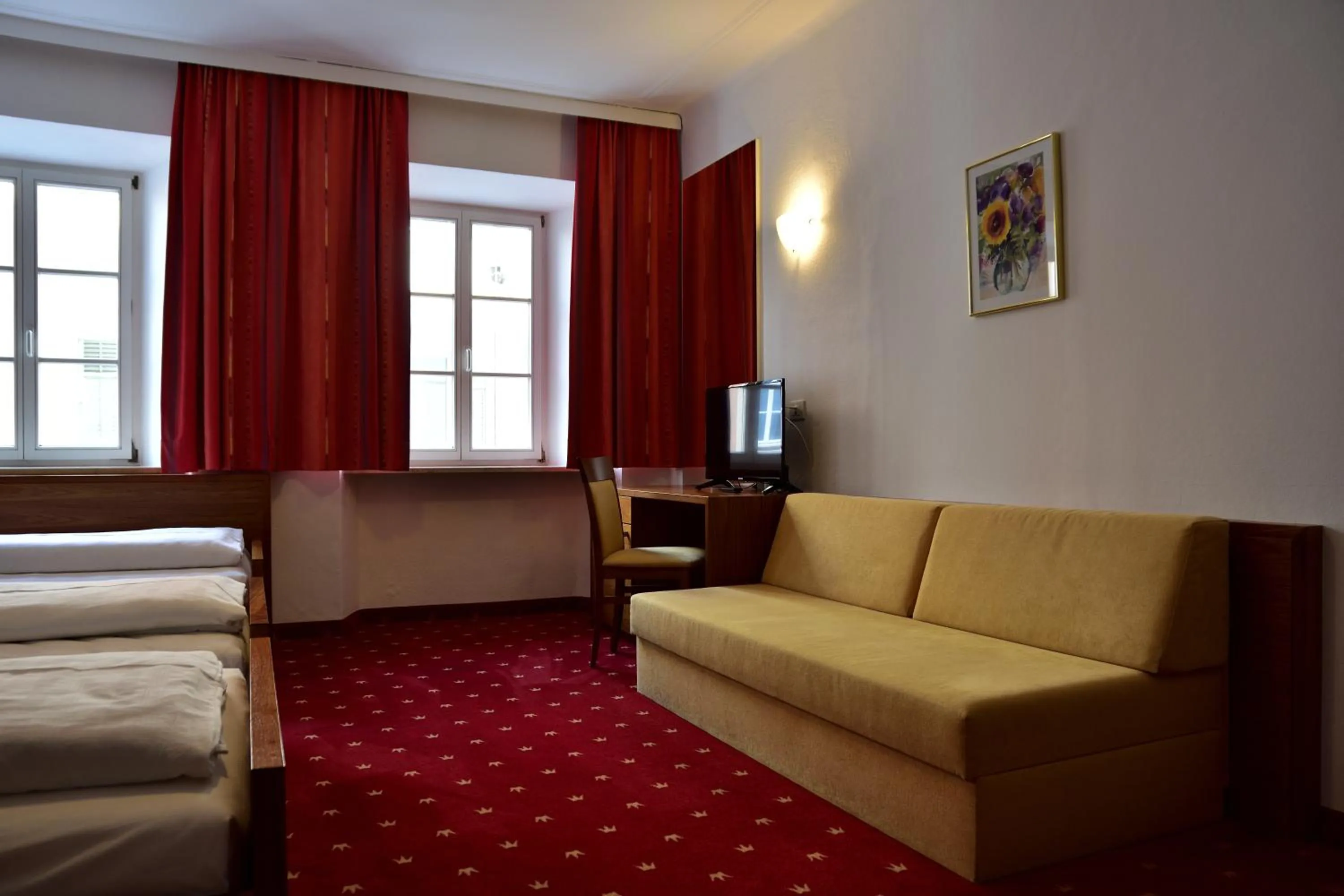 Seating area, Bed in Hotel Krone