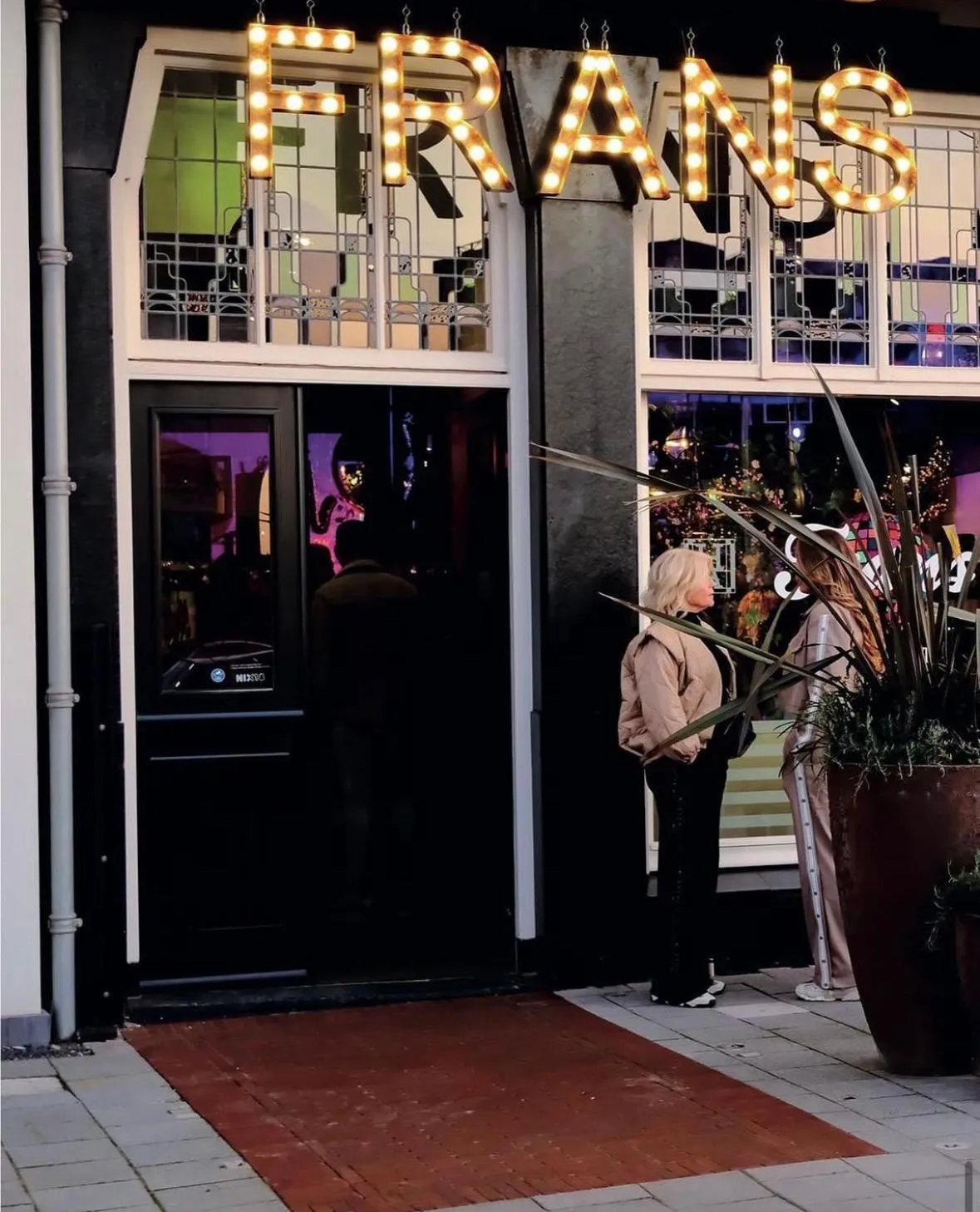 Restaurant/places to eat in Hotel Amerika