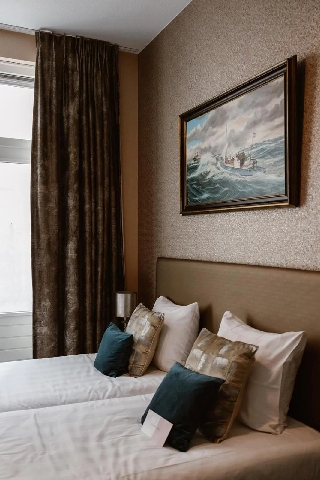 Bed in Hotel Amerika