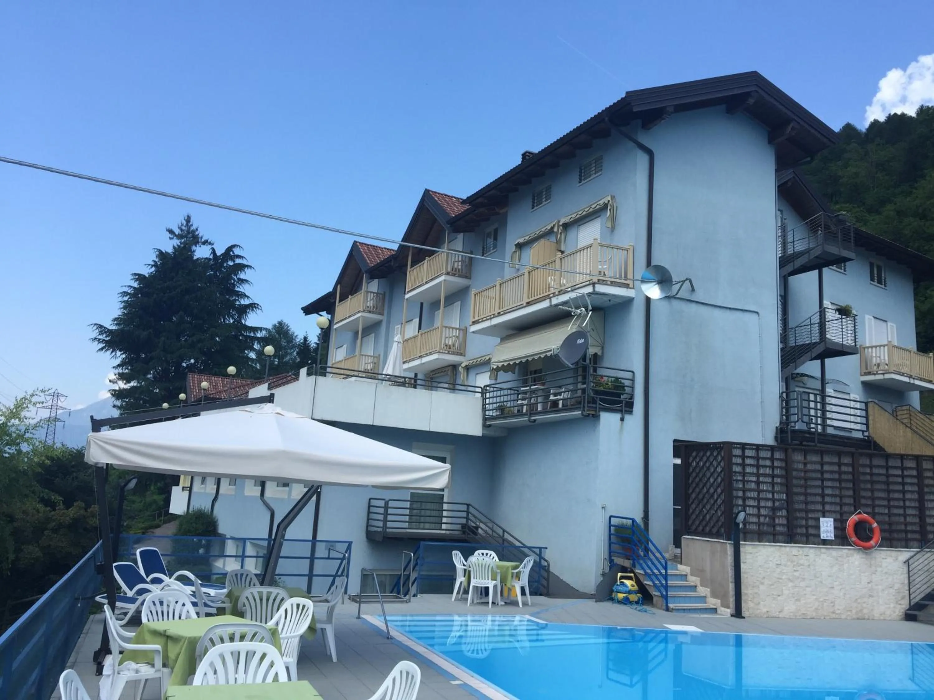 Swimming pool in Hotel Scaranò