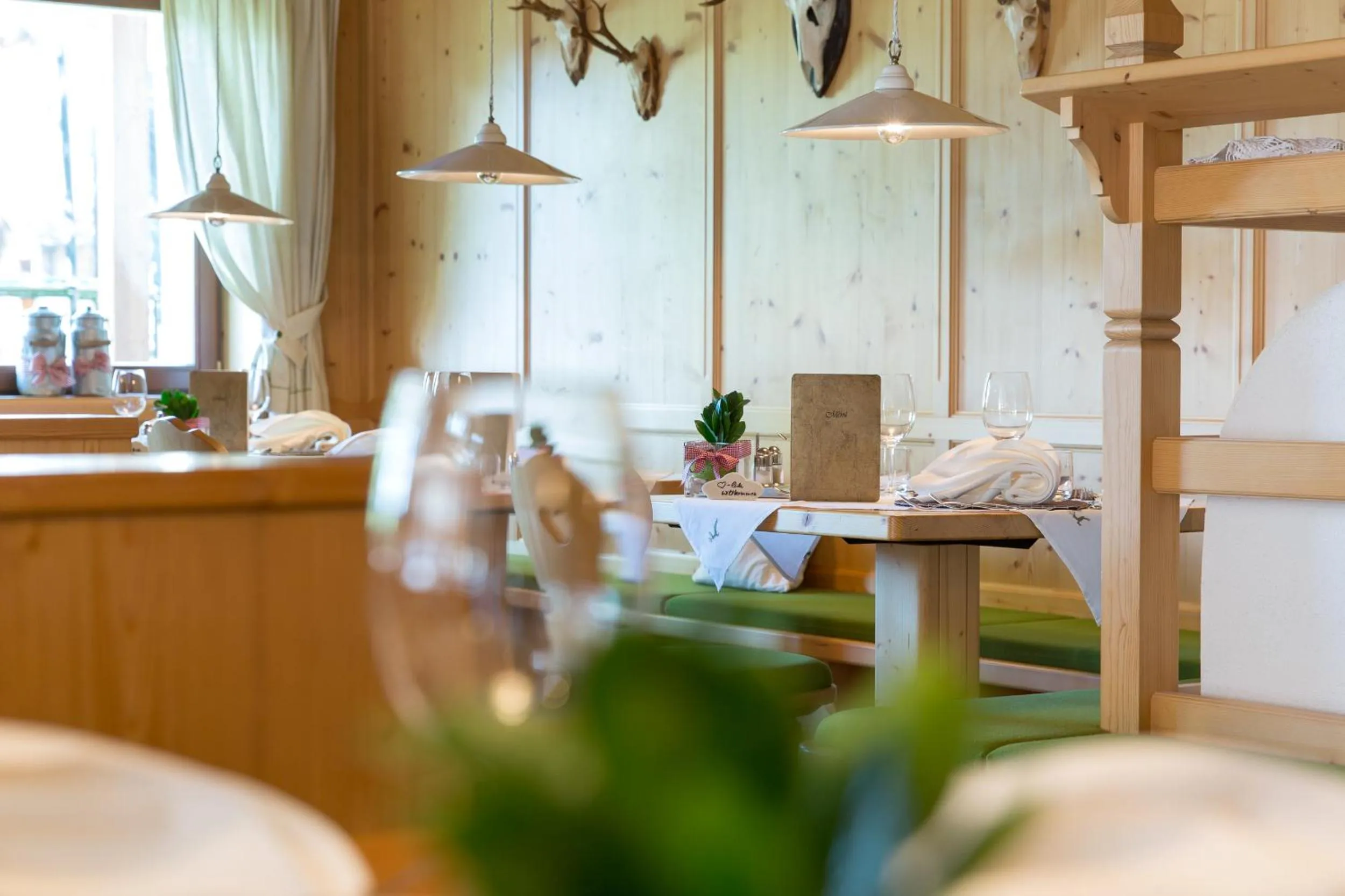 Restaurant/places to eat in Hotel Falken