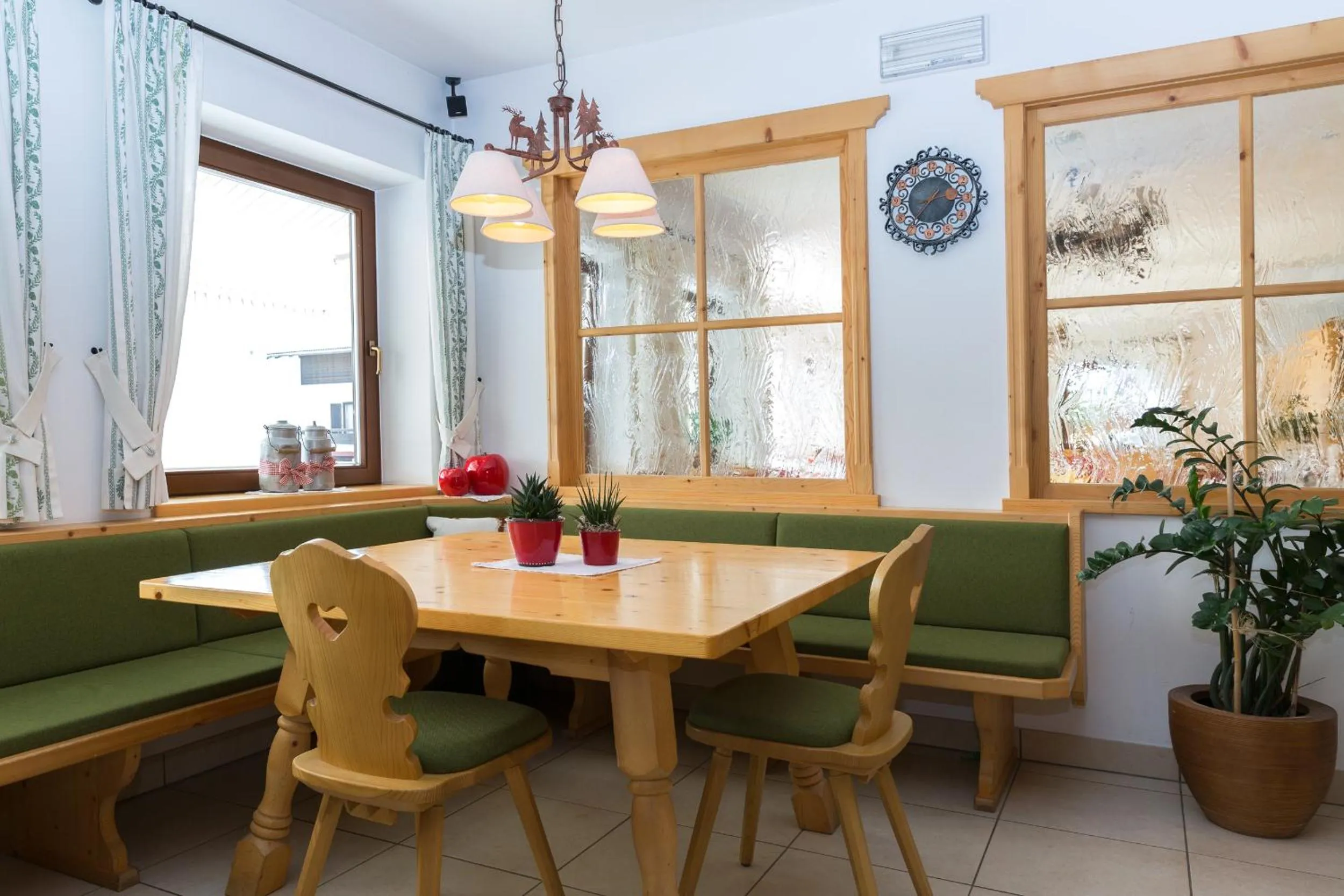 Communal lounge/ TV room in Hotel Falken