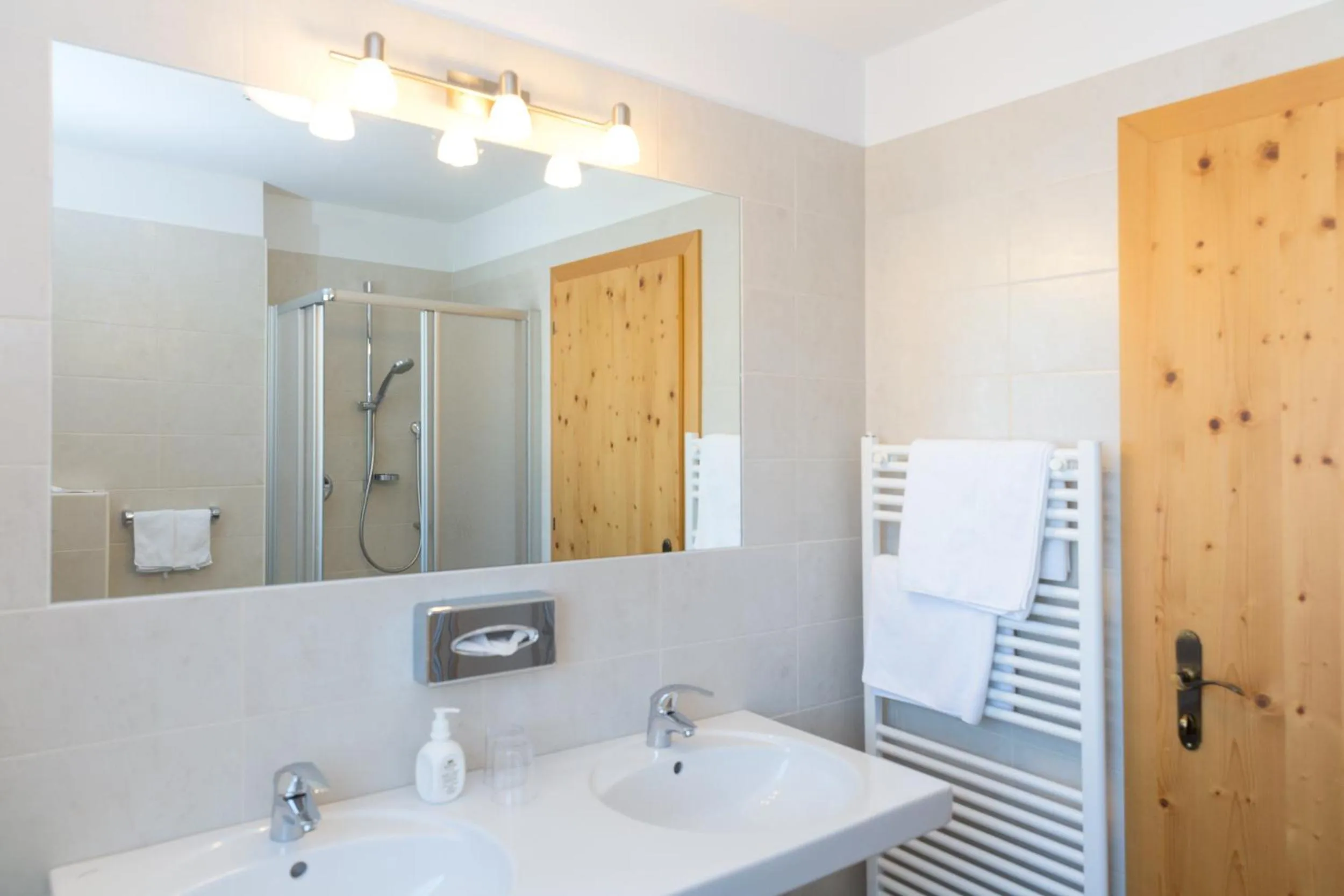 Photo of the whole room in Hotel Falken