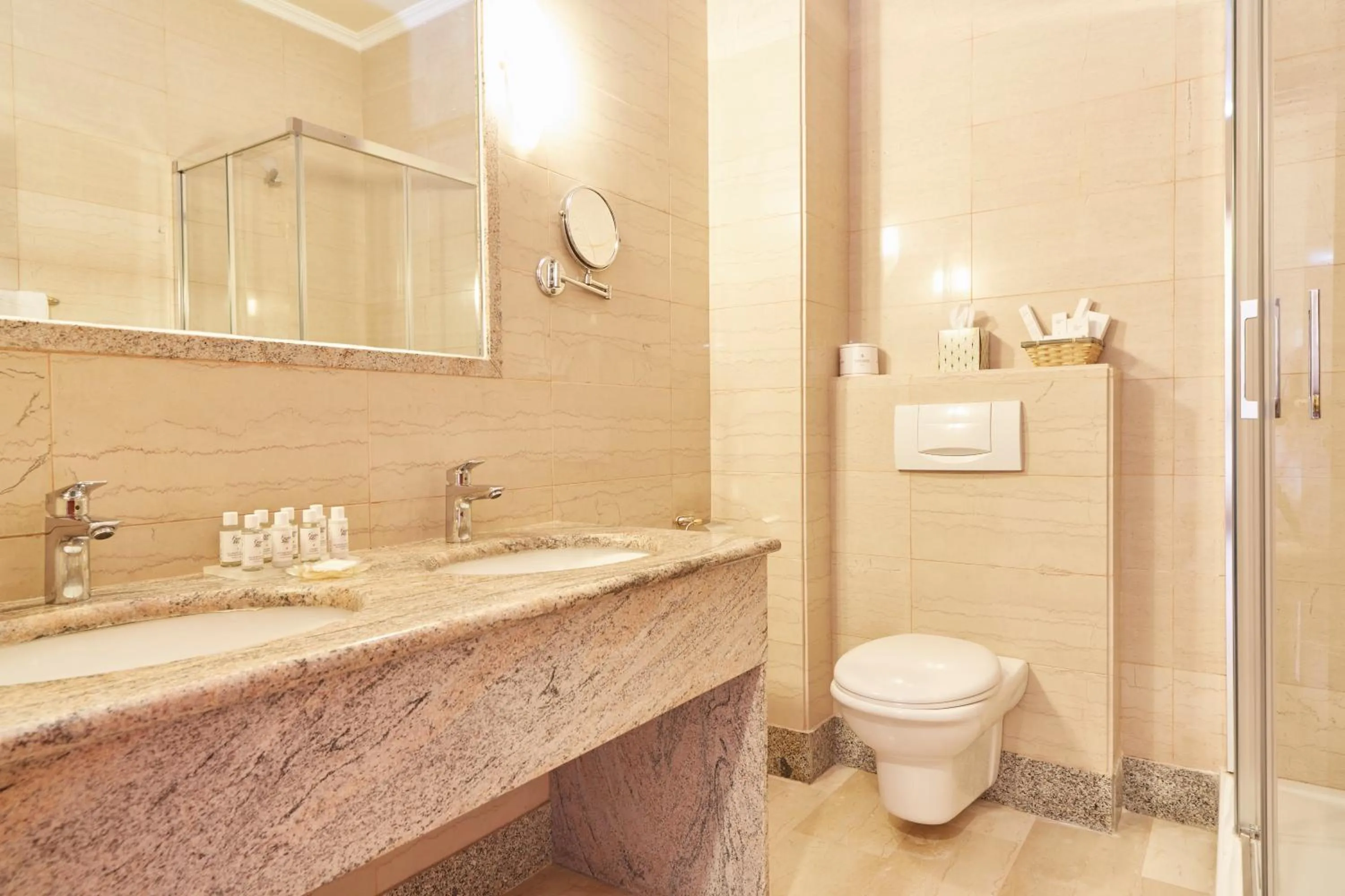 Shower in Grand Hotel Palladium Santa Eulalia del Rio