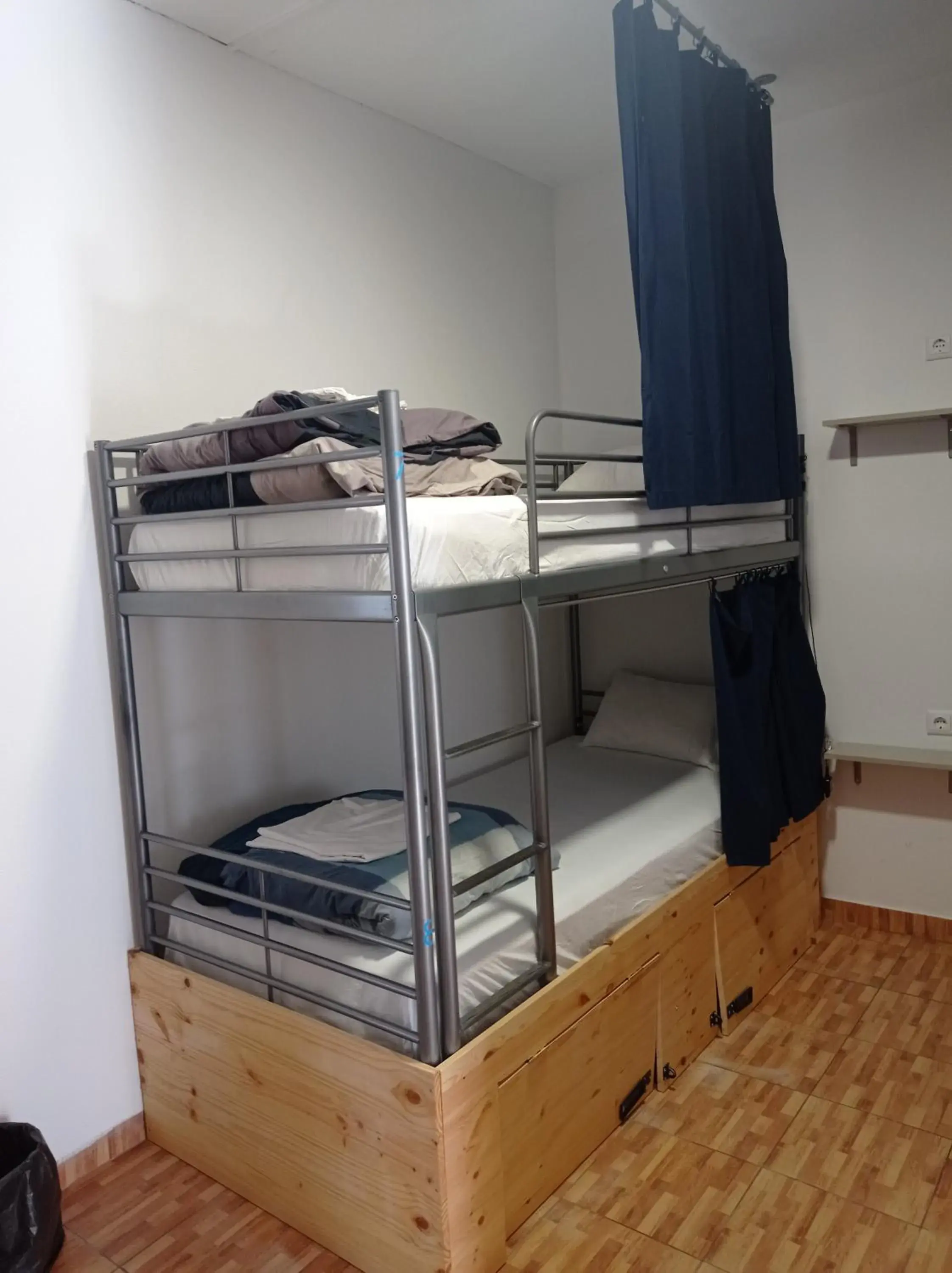 Bed in 8-Bed Mixed Dormitory Room in Orange3 Hostel Bed in 8-Bed Mixed Dormitory Room in Orange3 Hostel