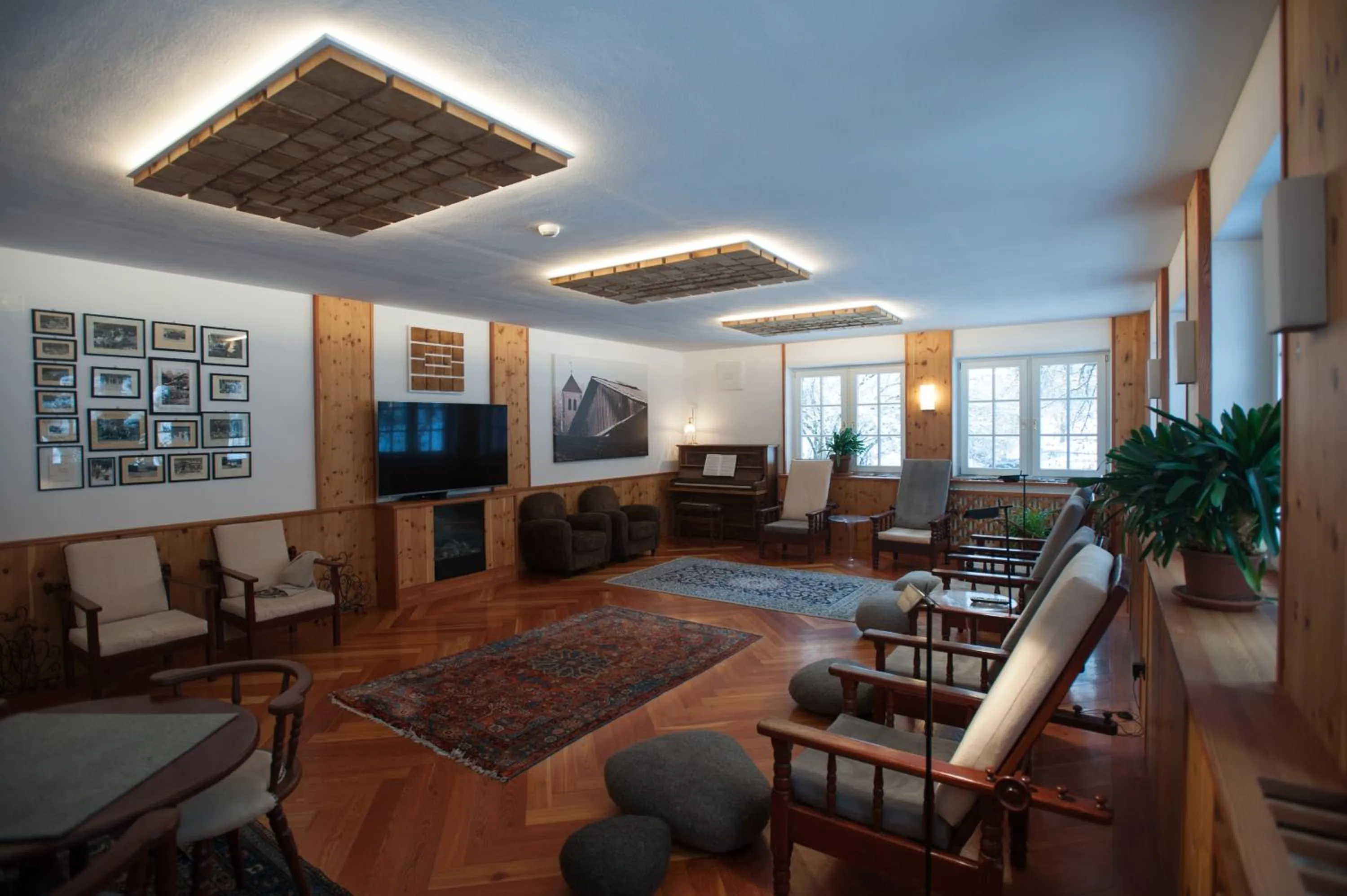 Communal lounge/ TV room in Parkhotel Sole Paradiso