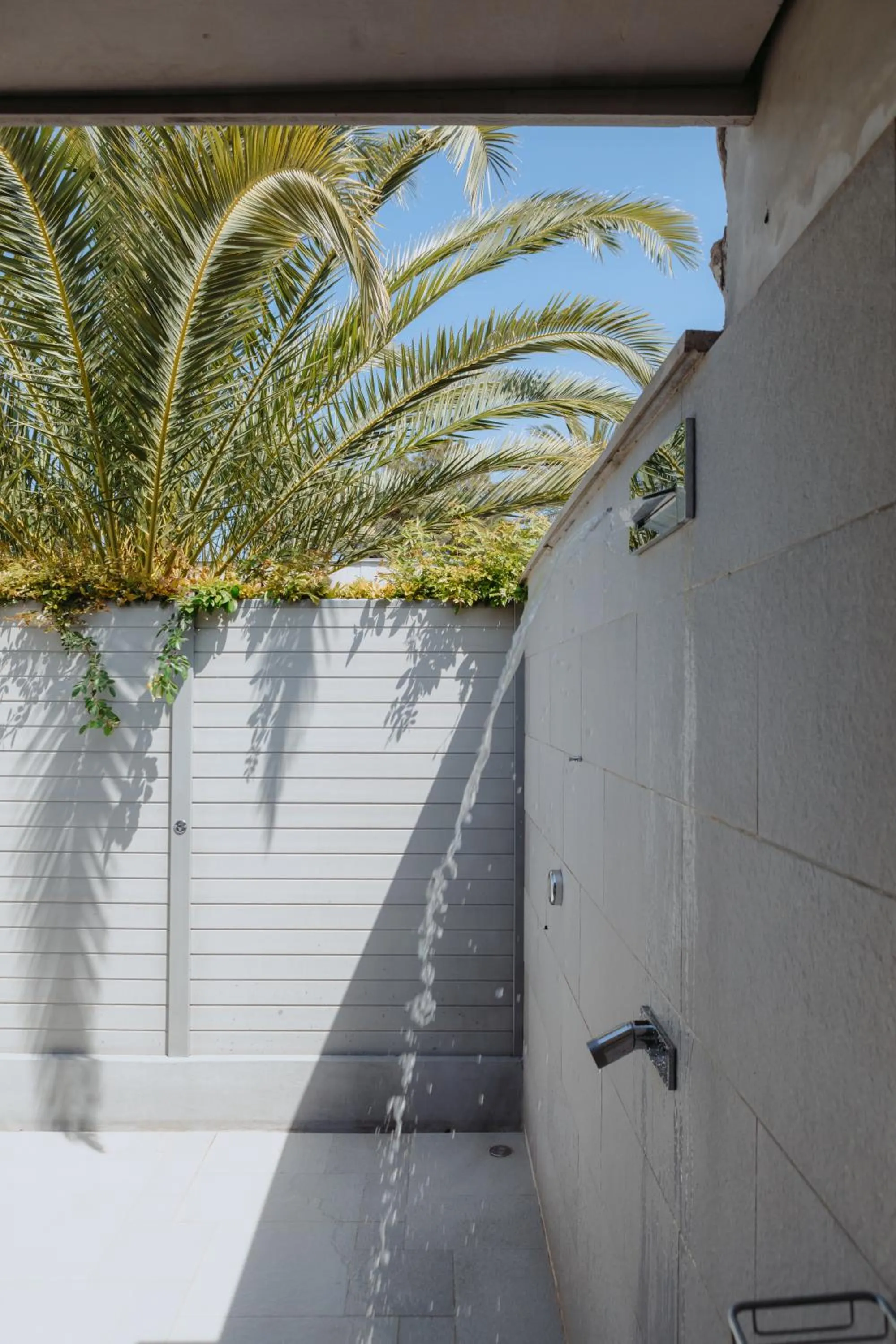 Shower in Sezz Saint-Tropez