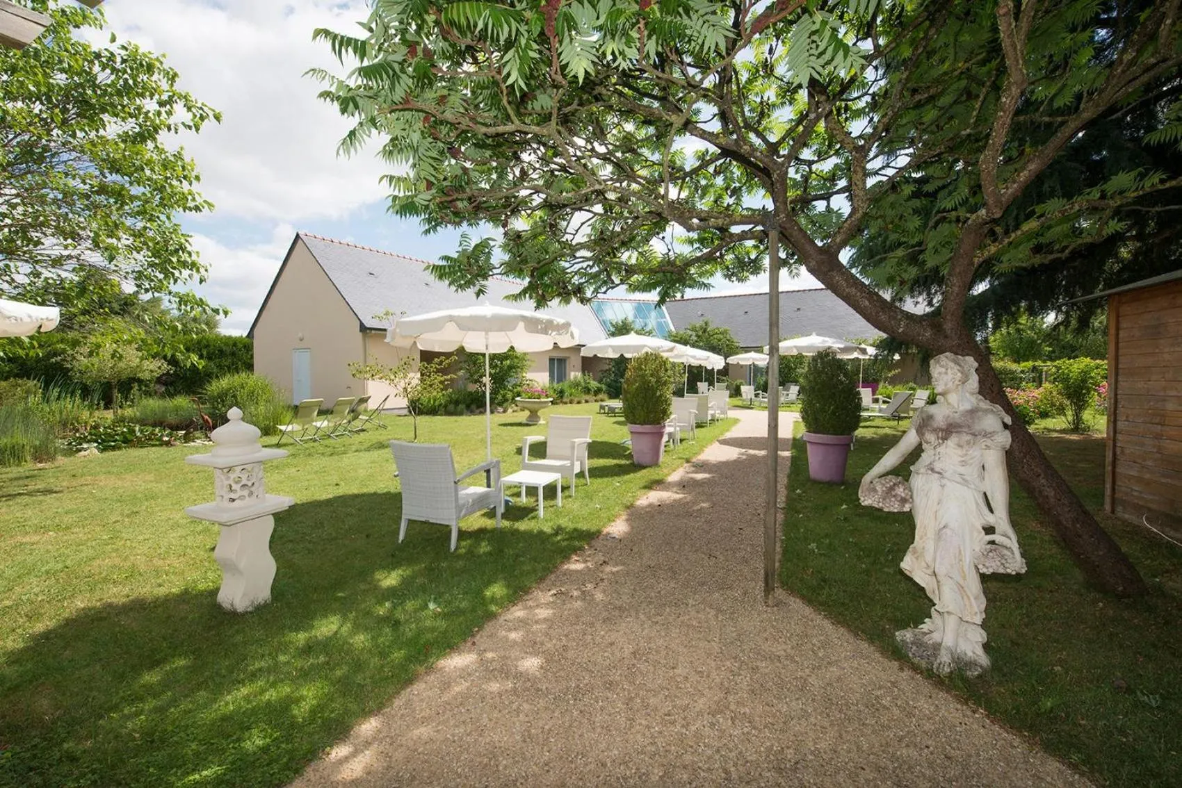 Garden in Logis Auberge Bienvenue