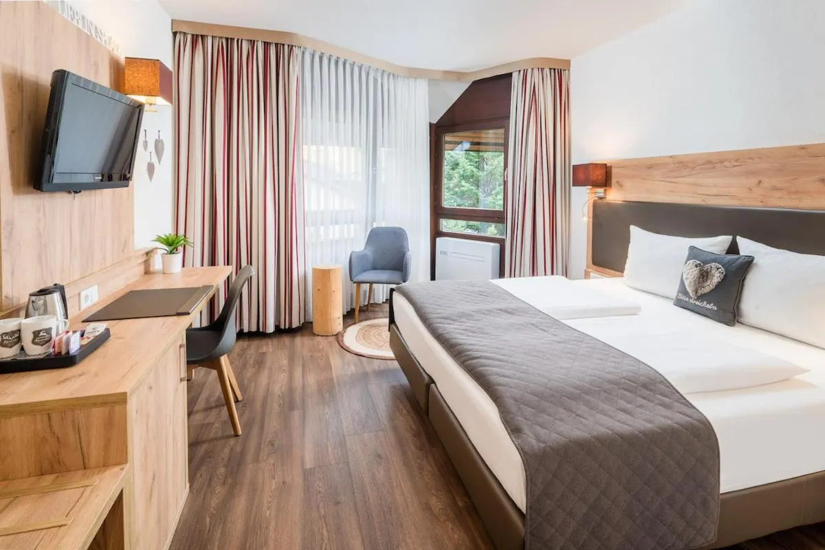 Photo of the whole room, Bed in Neo Hotel Linde Esslingen