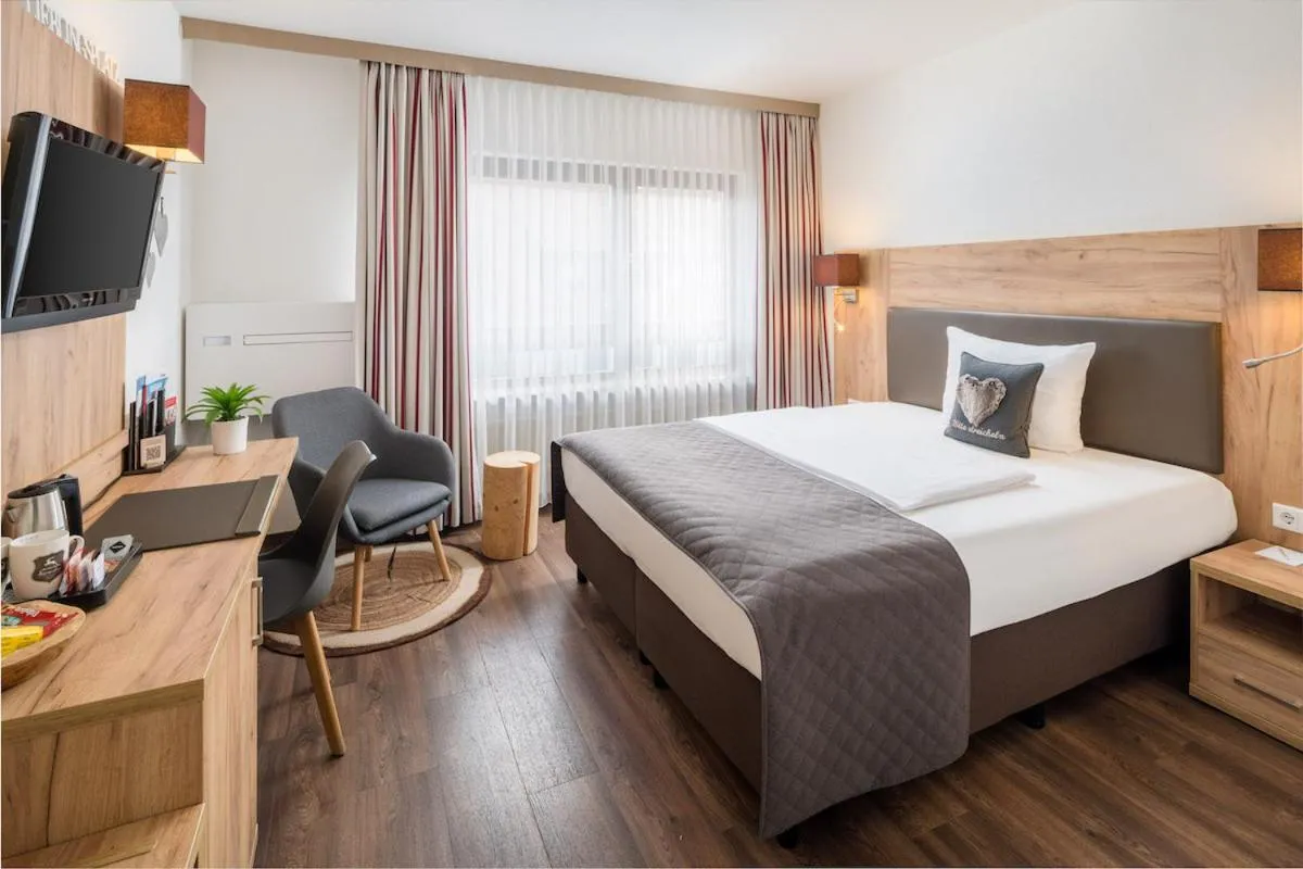 Photo of the whole room, Bed in Neo Hotel Linde Esslingen