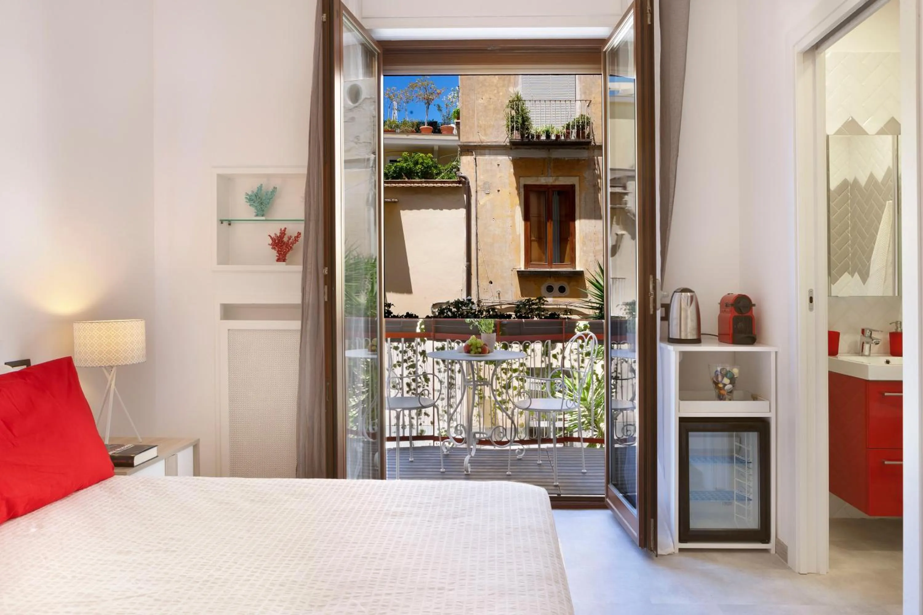 Photo of the whole room in Sorrento Flower Rooms