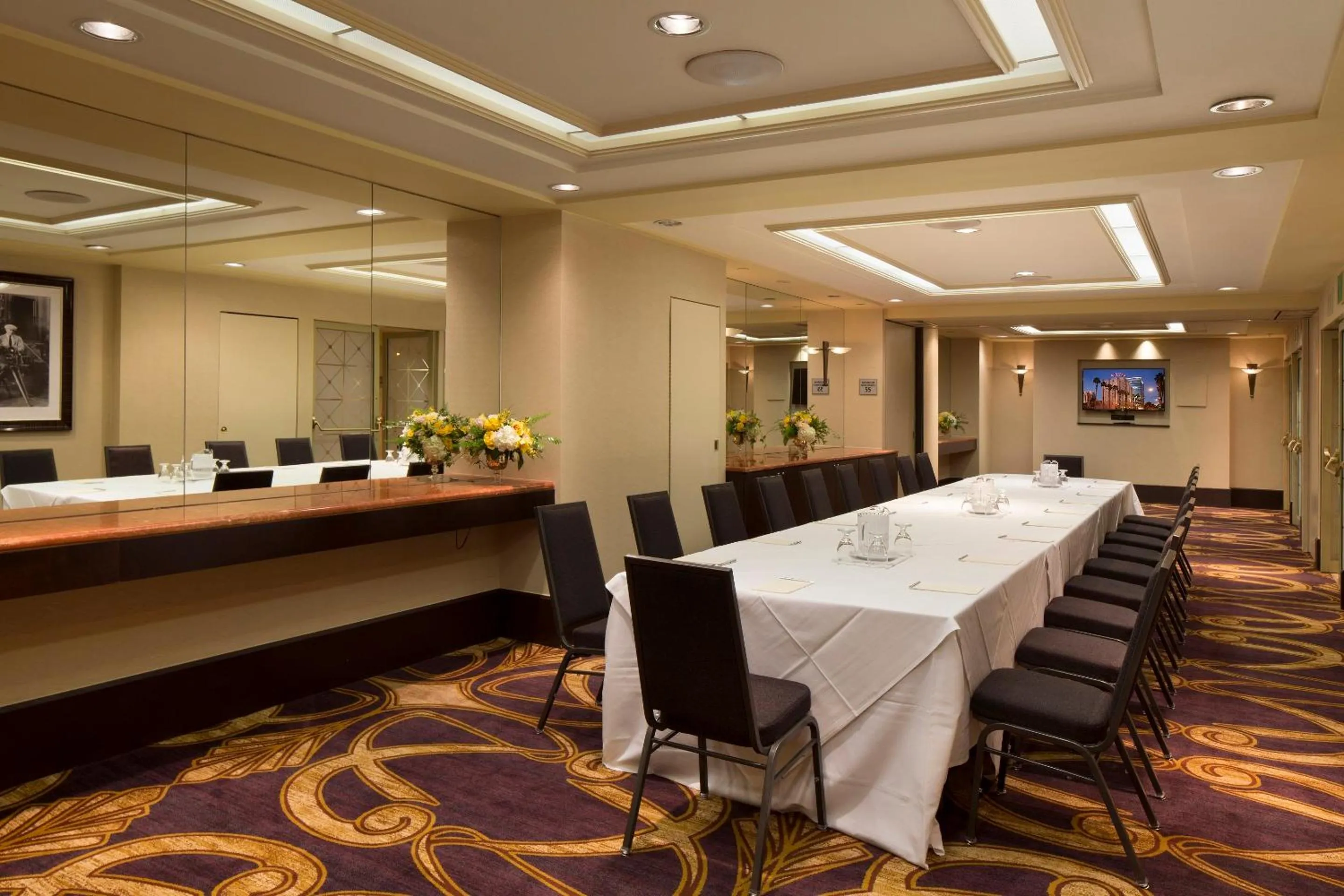Meeting/conference room in Hotel de Anza by IHG