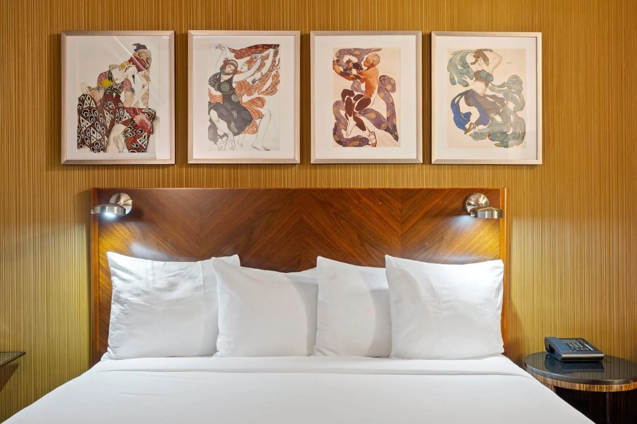 Photo of the whole room, Bed in Hotel de Anza by IHG