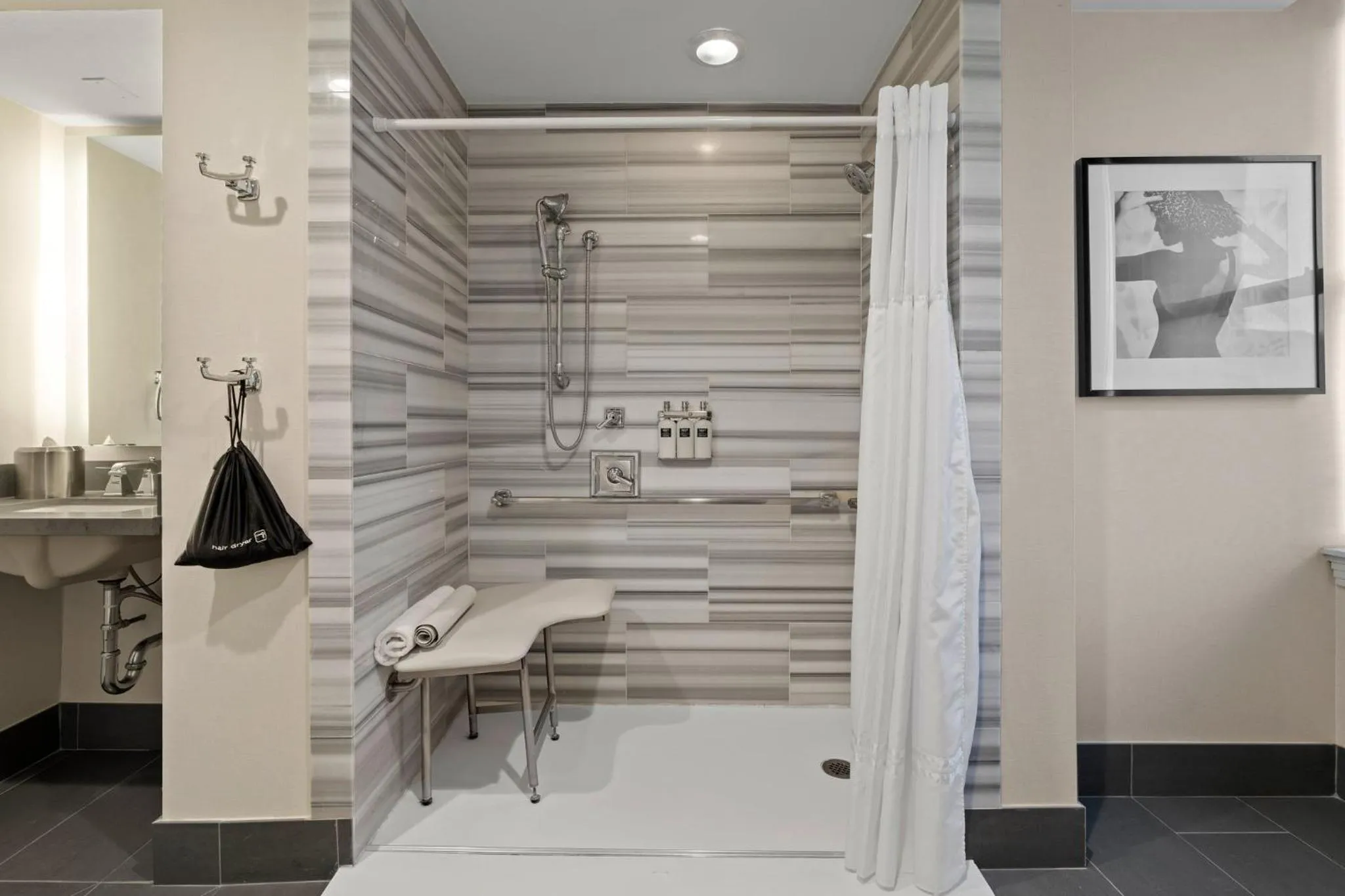 Photo of the whole room in Hotel de Anza by IHG