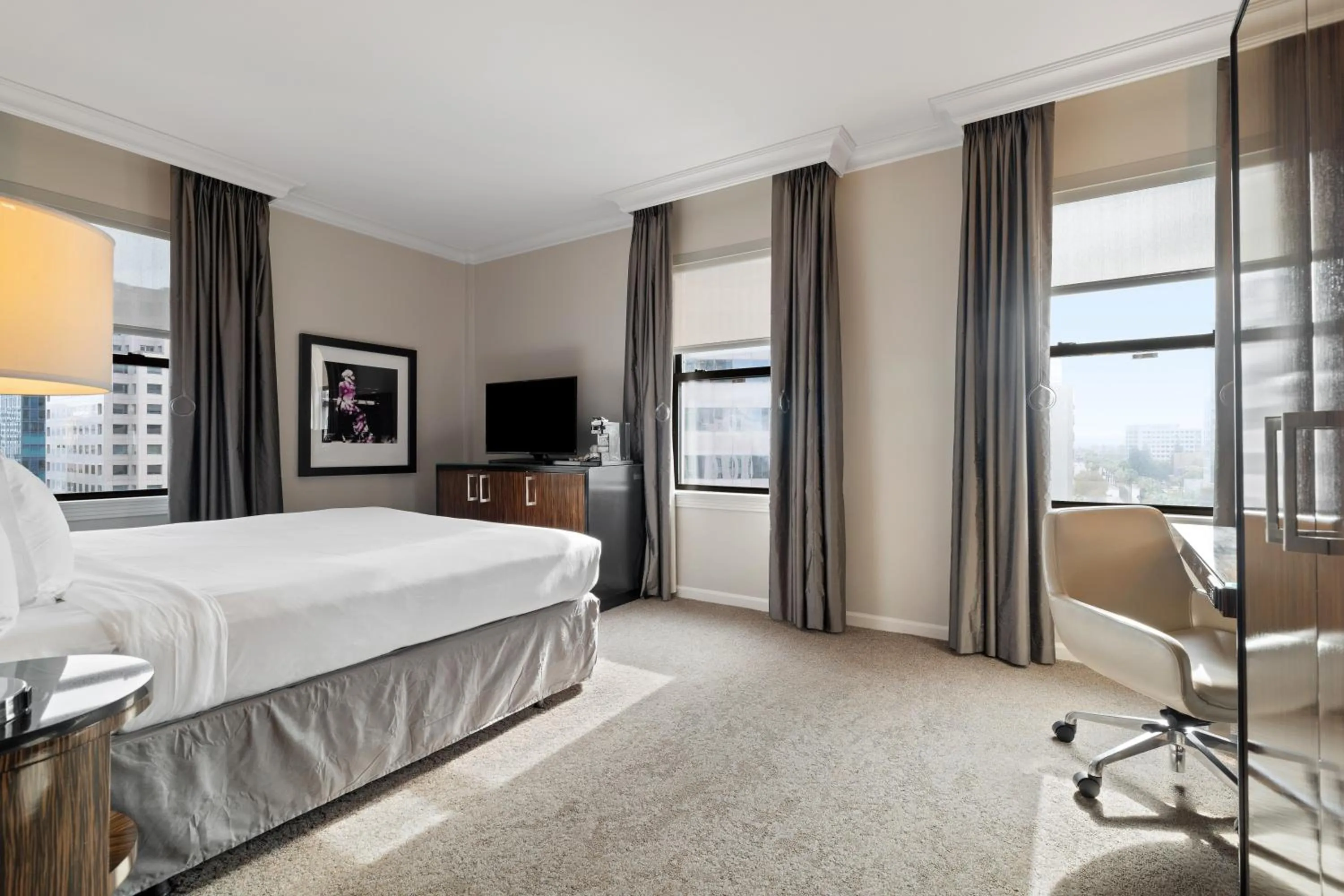 Bed in Hotel De Anza