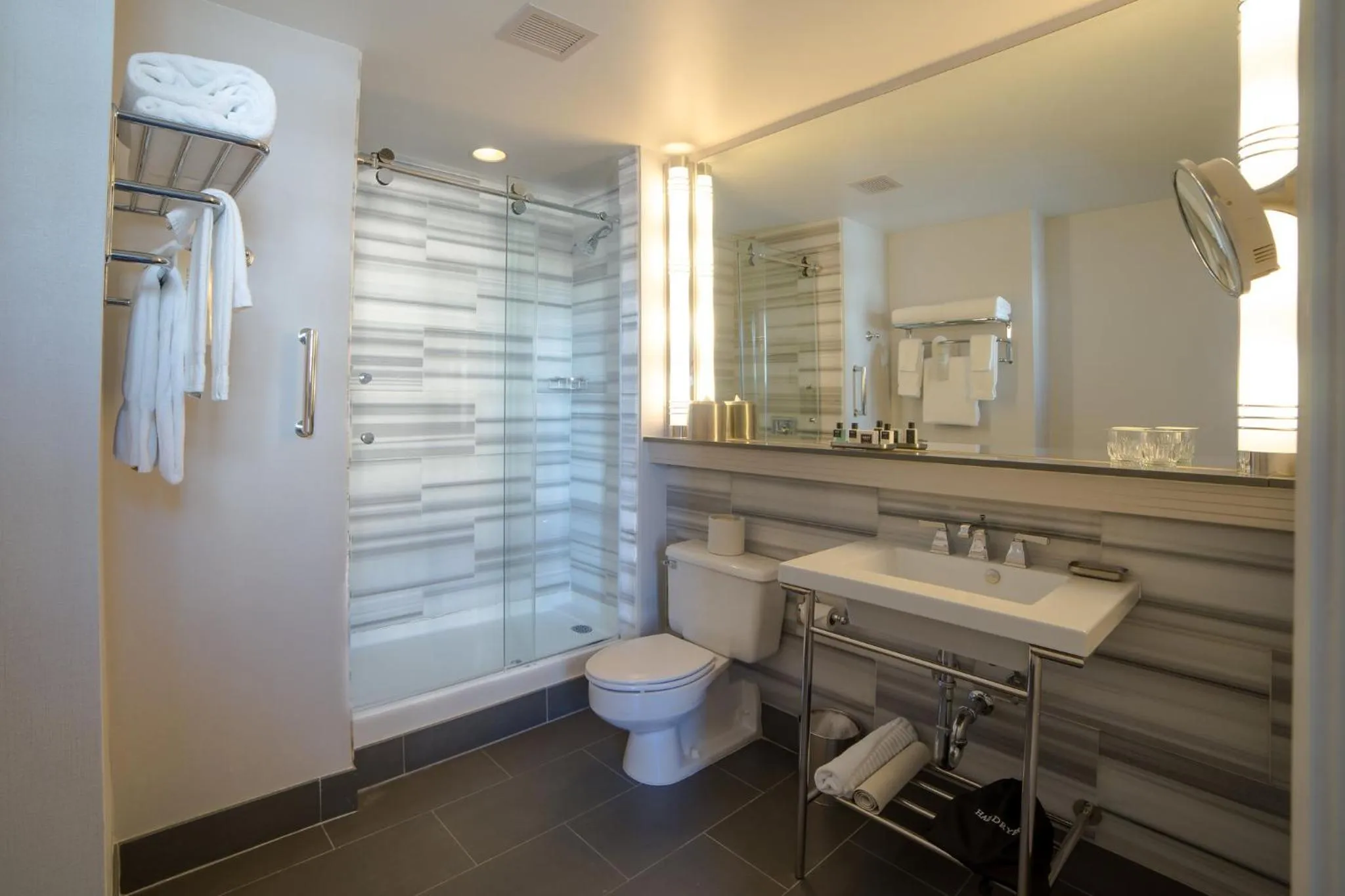 Bathroom in Hotel de Anza by IHG