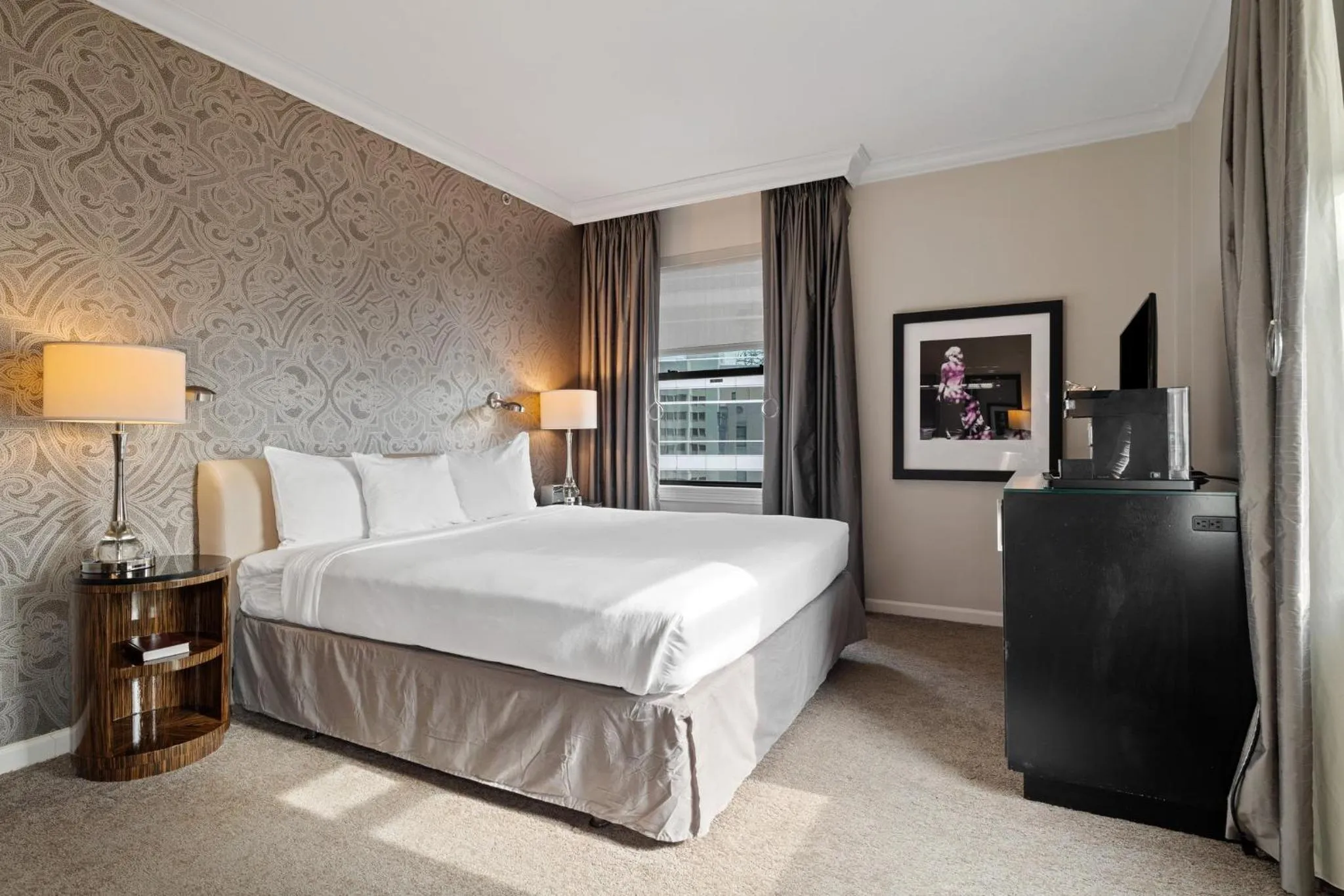 Photo of the whole room, Bed in Hotel de Anza by IHG