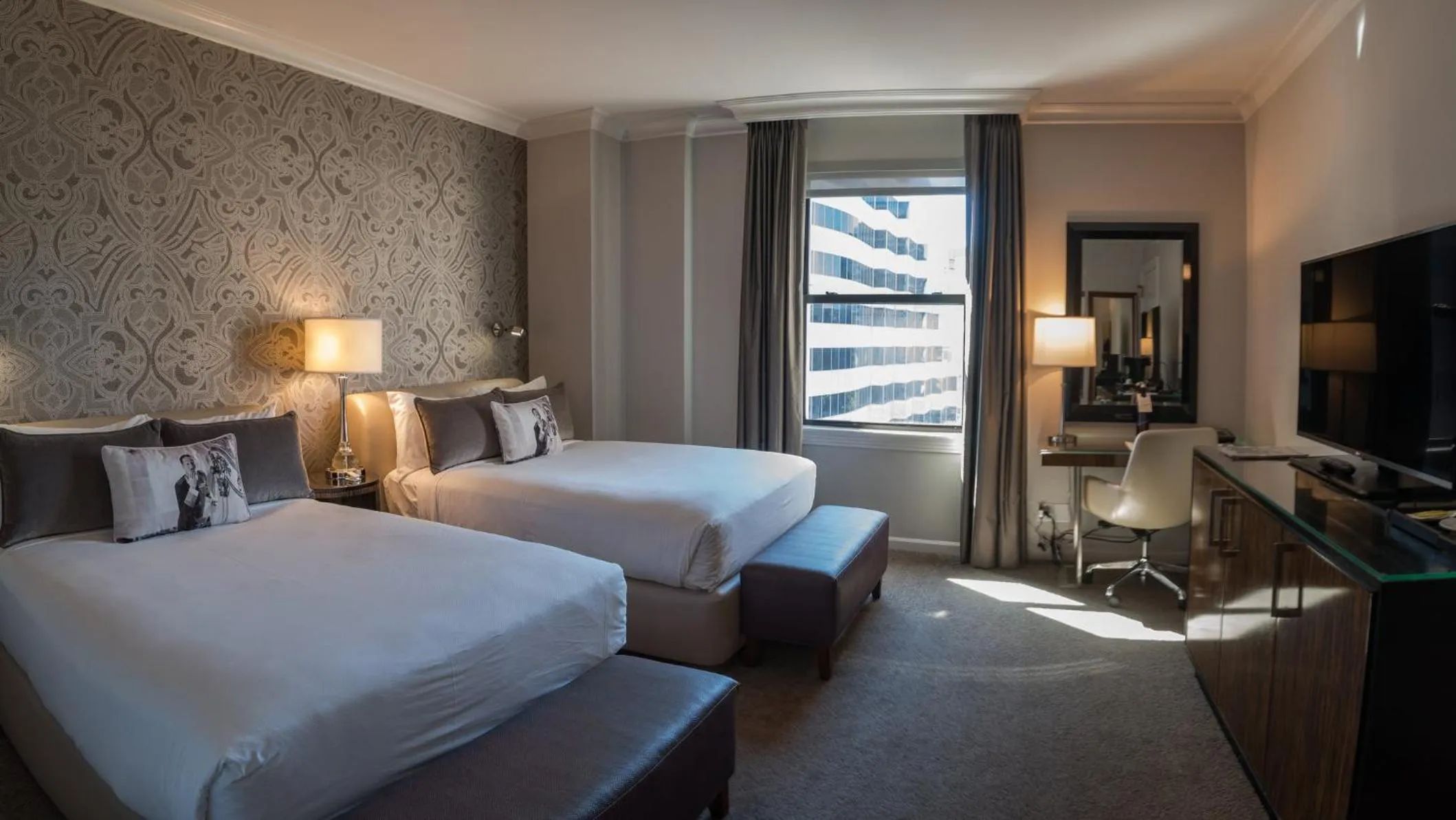 Photo of the whole room, Bed in Hotel de Anza by IHG