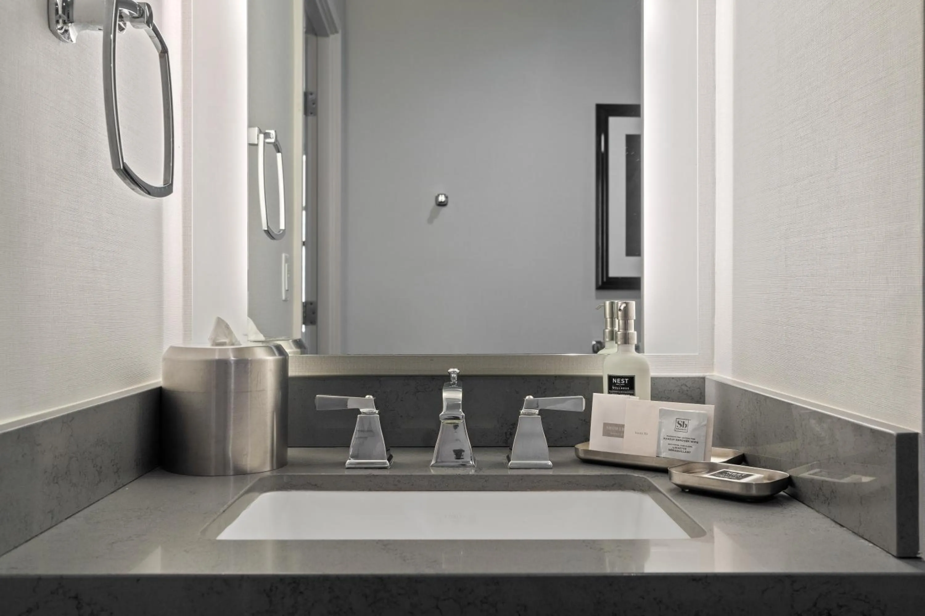 Bathroom in Hotel De Anza