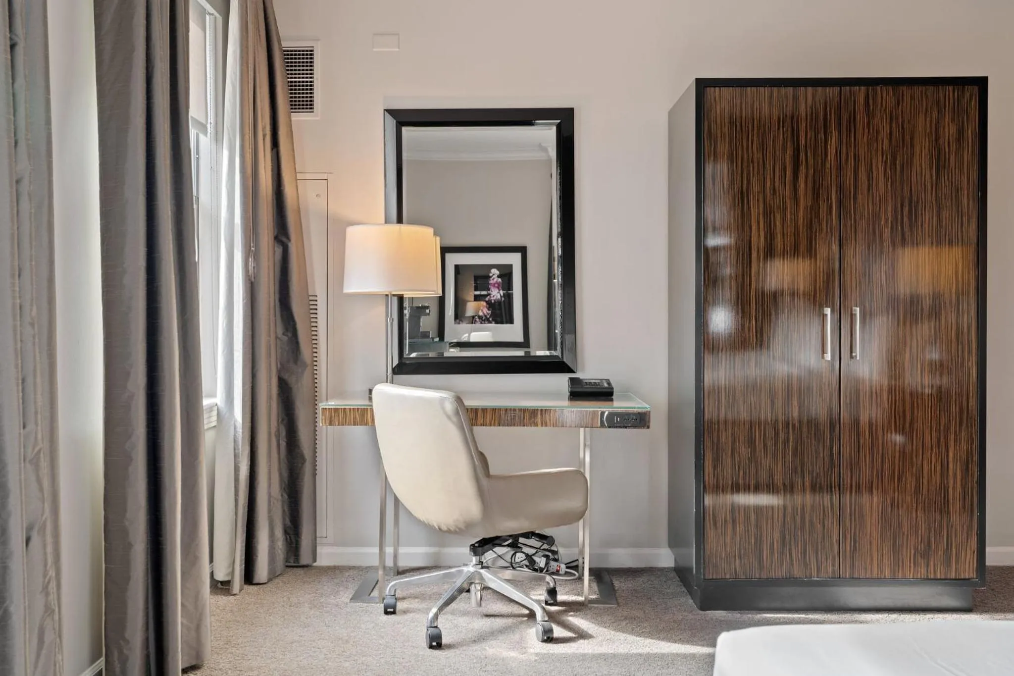 Photo of the whole room in Hotel de Anza by IHG