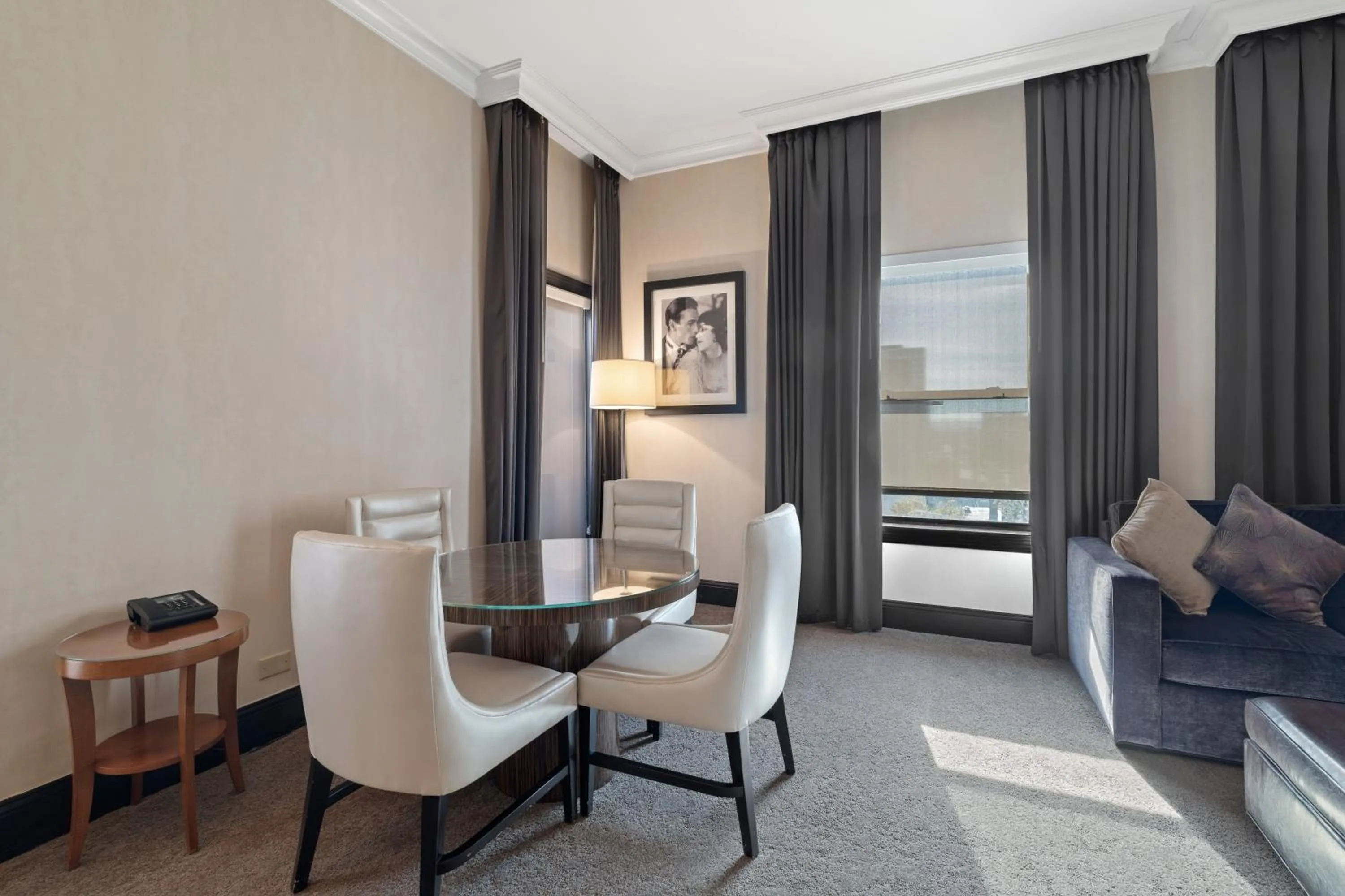 Bed in Hotel De Anza