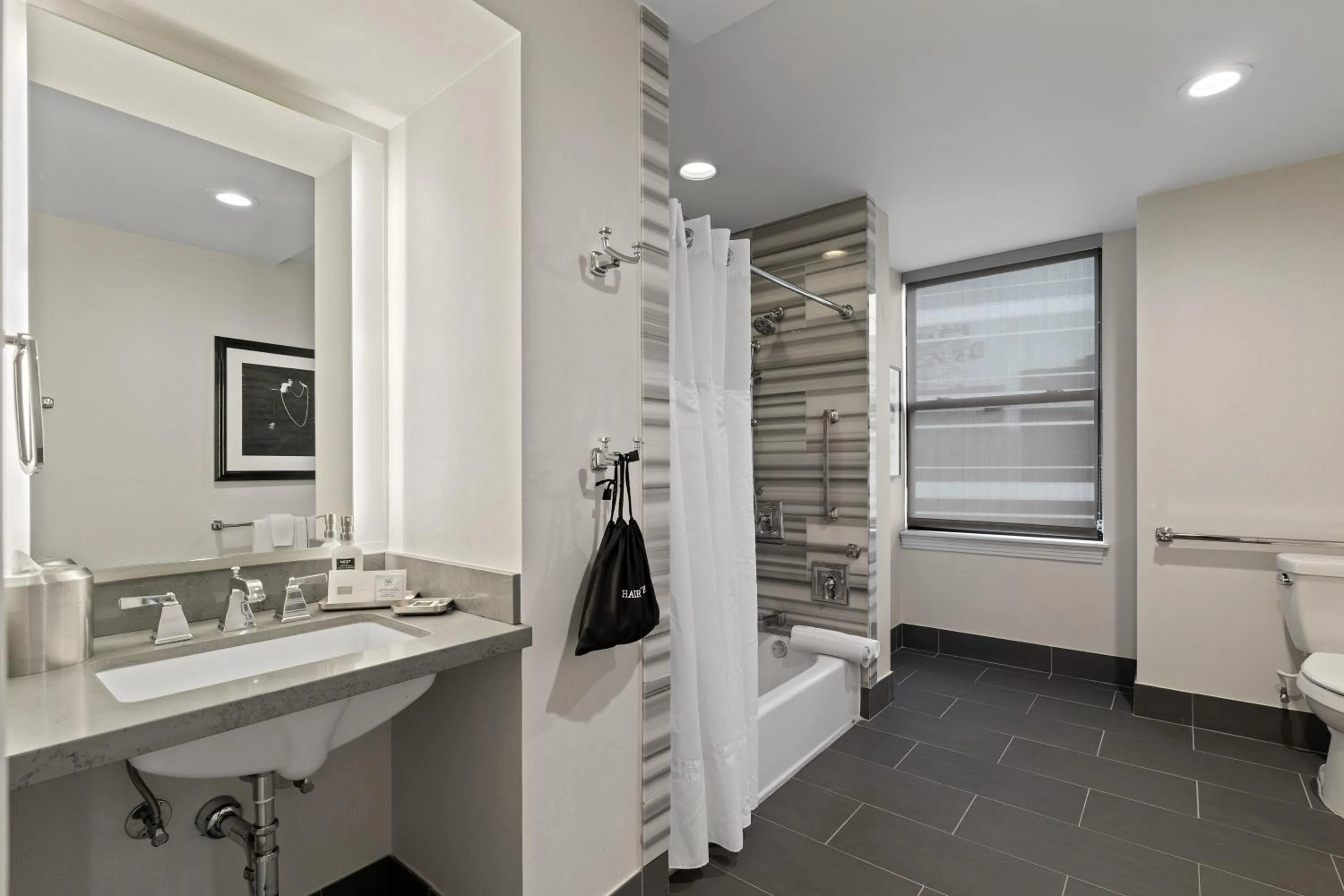 Bathroom in Hotel De Anza