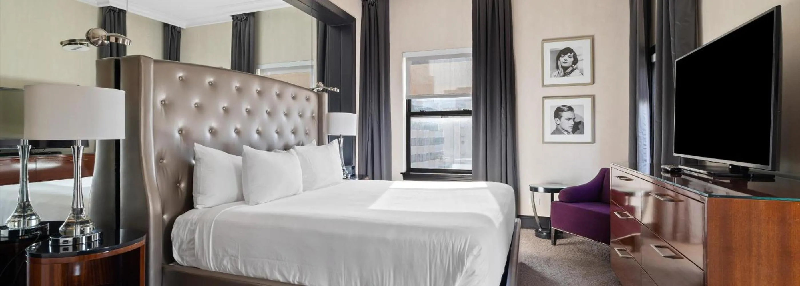 Bed in Hotel De Anza