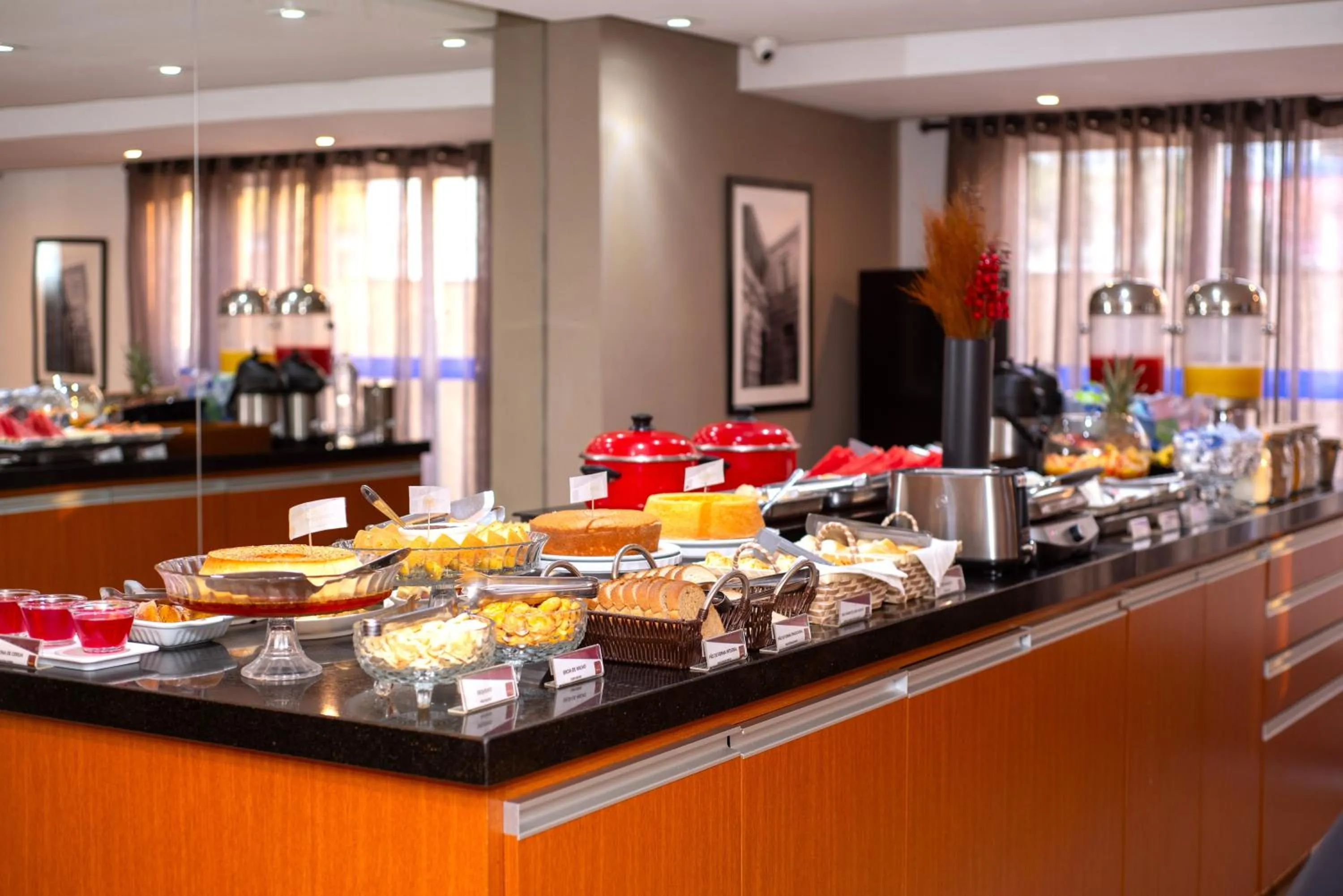 Breakfast in Nobile Hotel Juiz de Fora