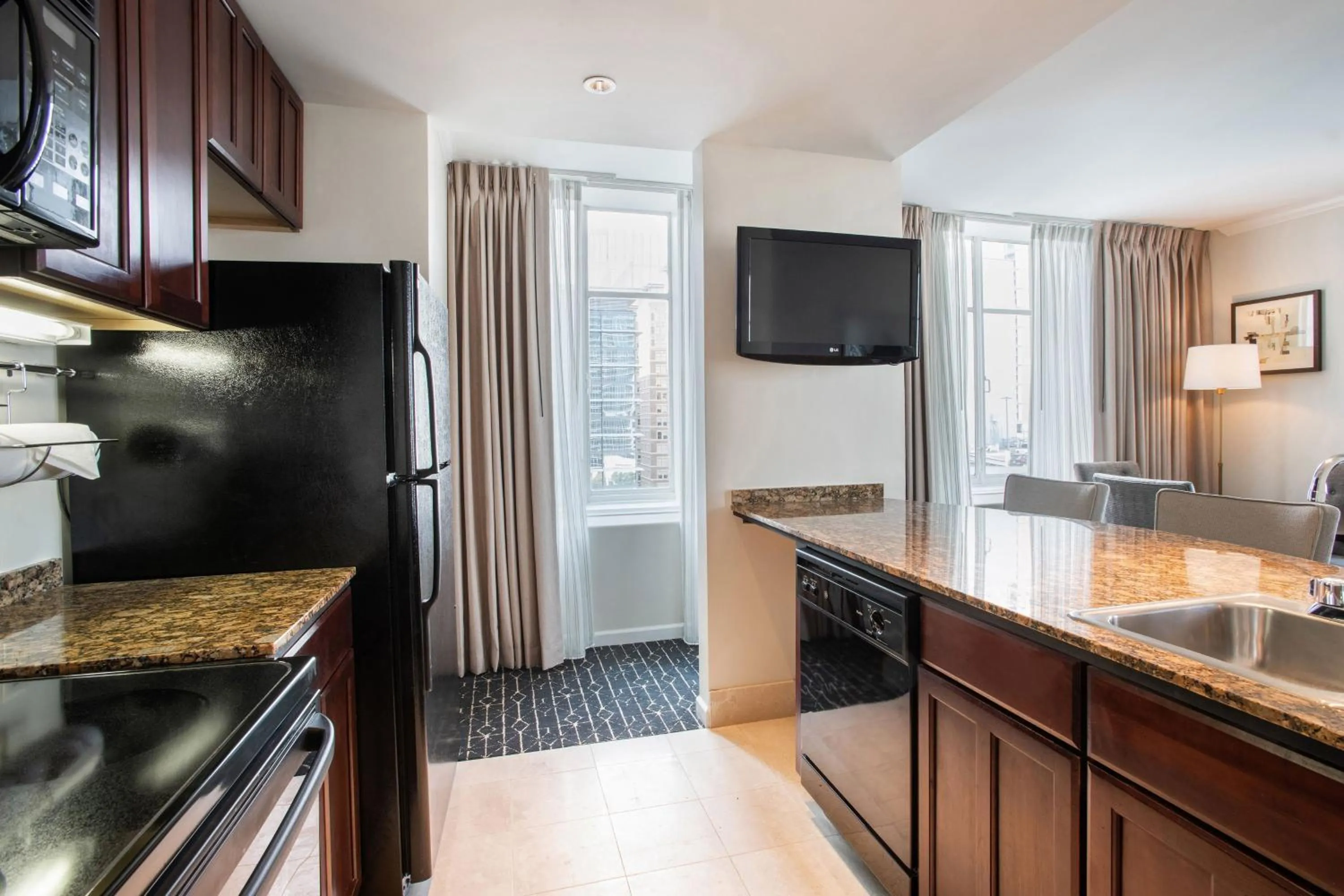 Kitchen or kitchenette in Magnolia Hotel Houston, a Tribute Portfolio Hotel