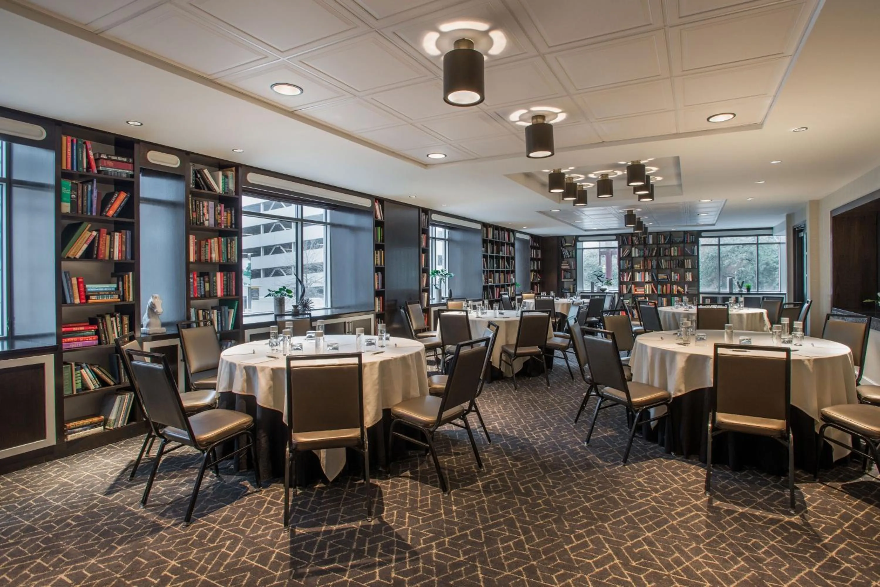 Meeting/conference room in Magnolia Hotel Houston, a Tribute Portfolio Hotel