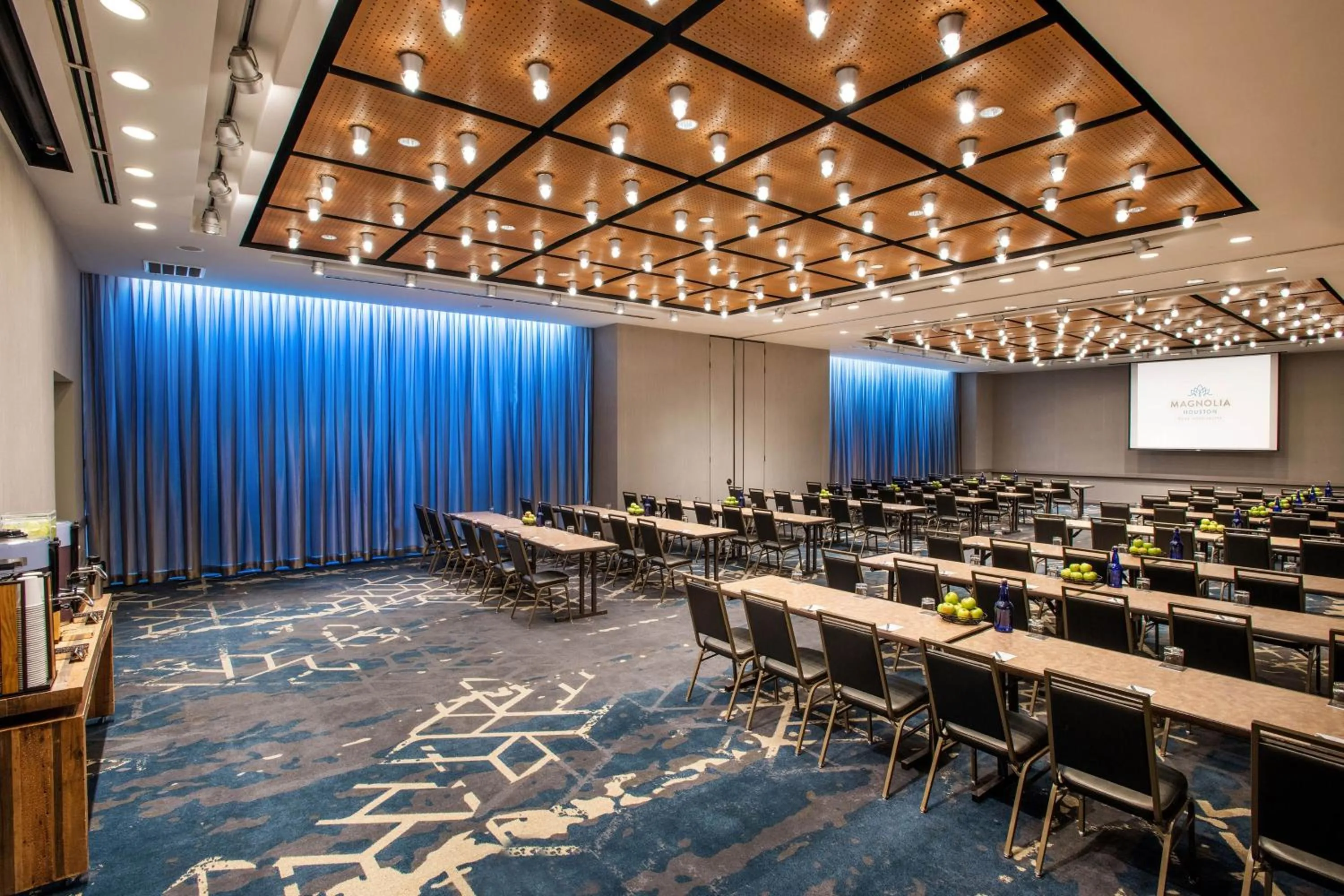 Meeting/conference room in Magnolia Hotel Houston, a Tribute Portfolio Hotel