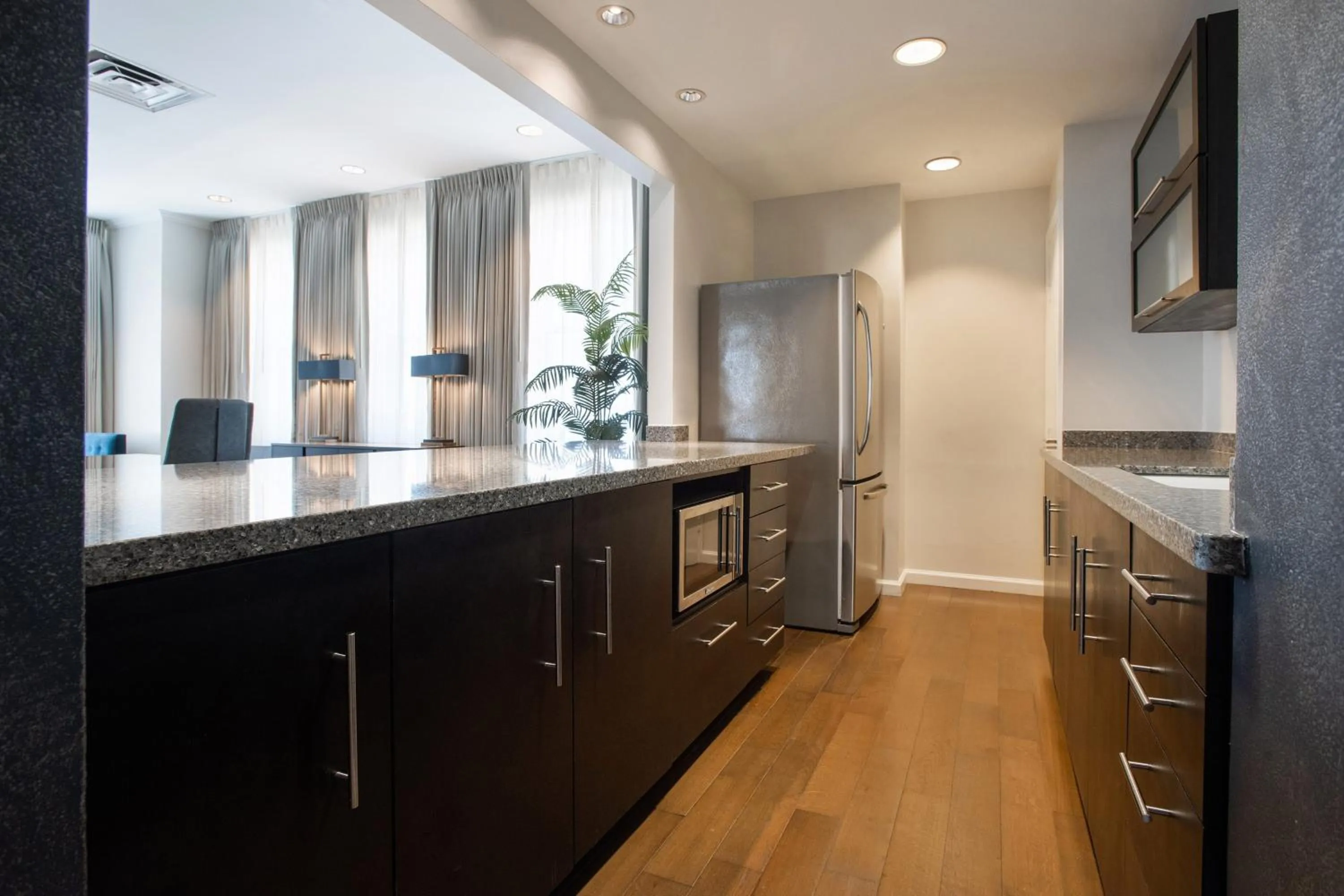 Kitchen or kitchenette in Magnolia Hotel Houston, a Tribute Portfolio Hotel