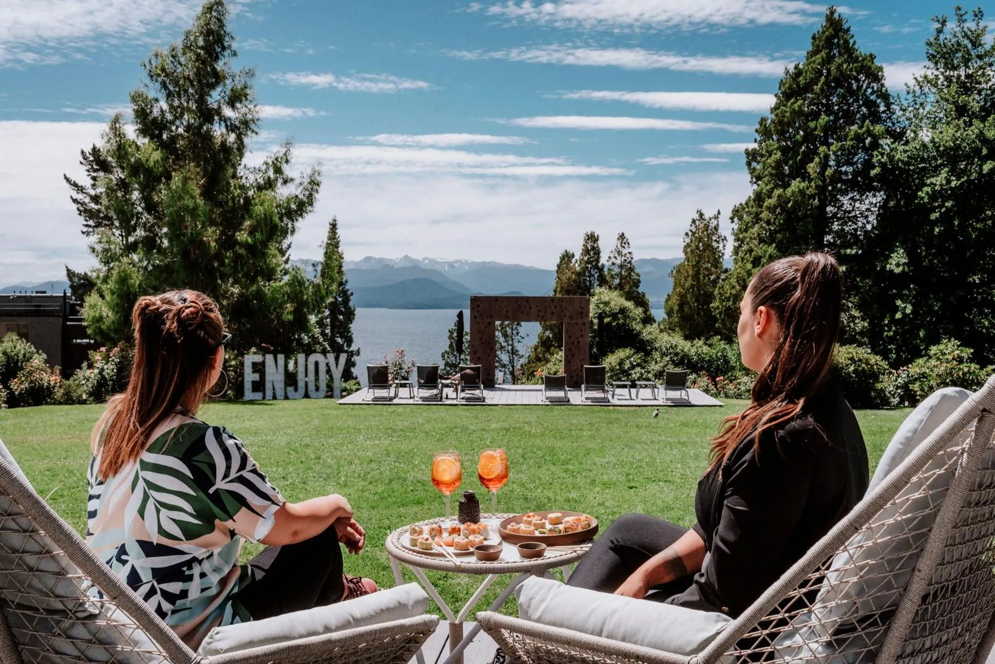 Restaurant/places to eat in Basia Hotel & Sushi