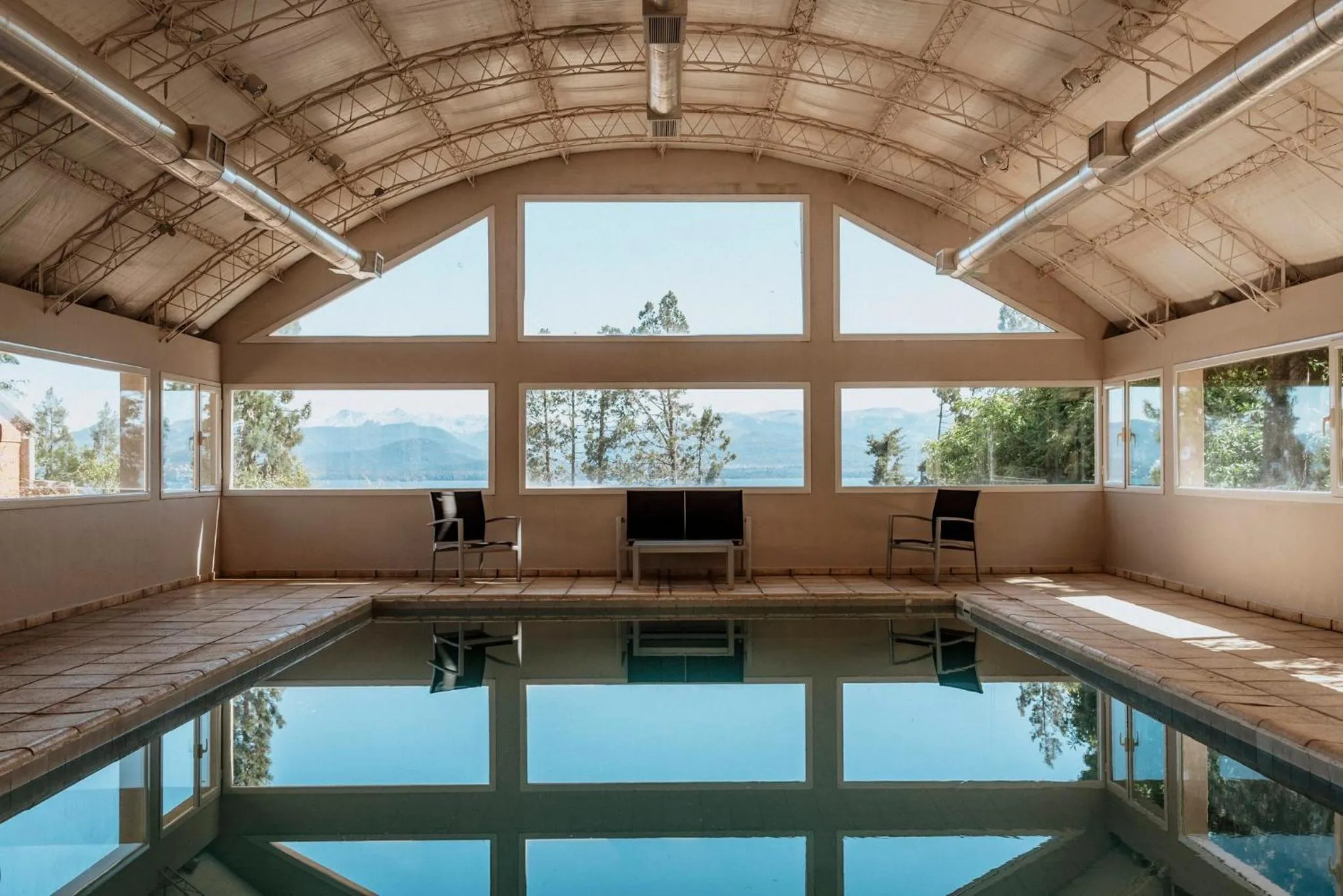 Swimming pool in Basia Hotel & Sushi